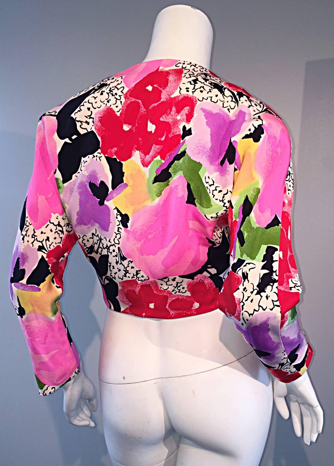 Rare Vintage Pierre Cardin Haute Couture SS1989 Floral Cropped Bolero Shrug

Rare vintage PIERRE CARDIN Haute Couture cropped bolero/shrug jersey jacket top! Bold, vibrant floral print throughout. Completely hand-sewn, numbered, and marked