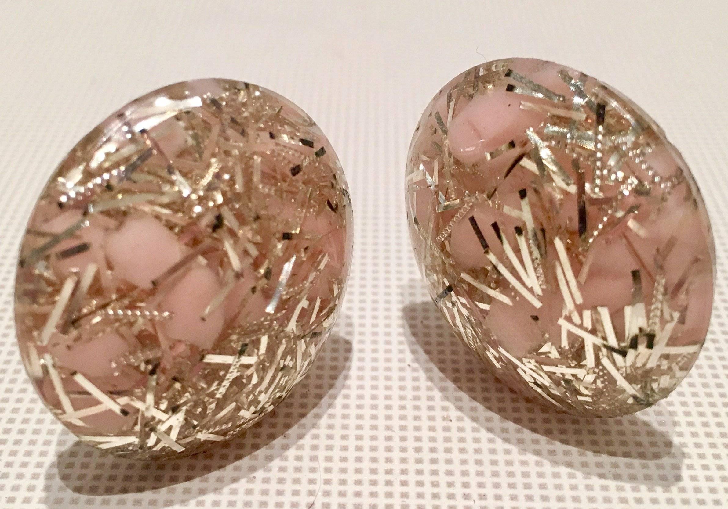Vintage Lucite Pink and Silver Confetti Earrings In Excellent Condition In West Palm Beach, FL