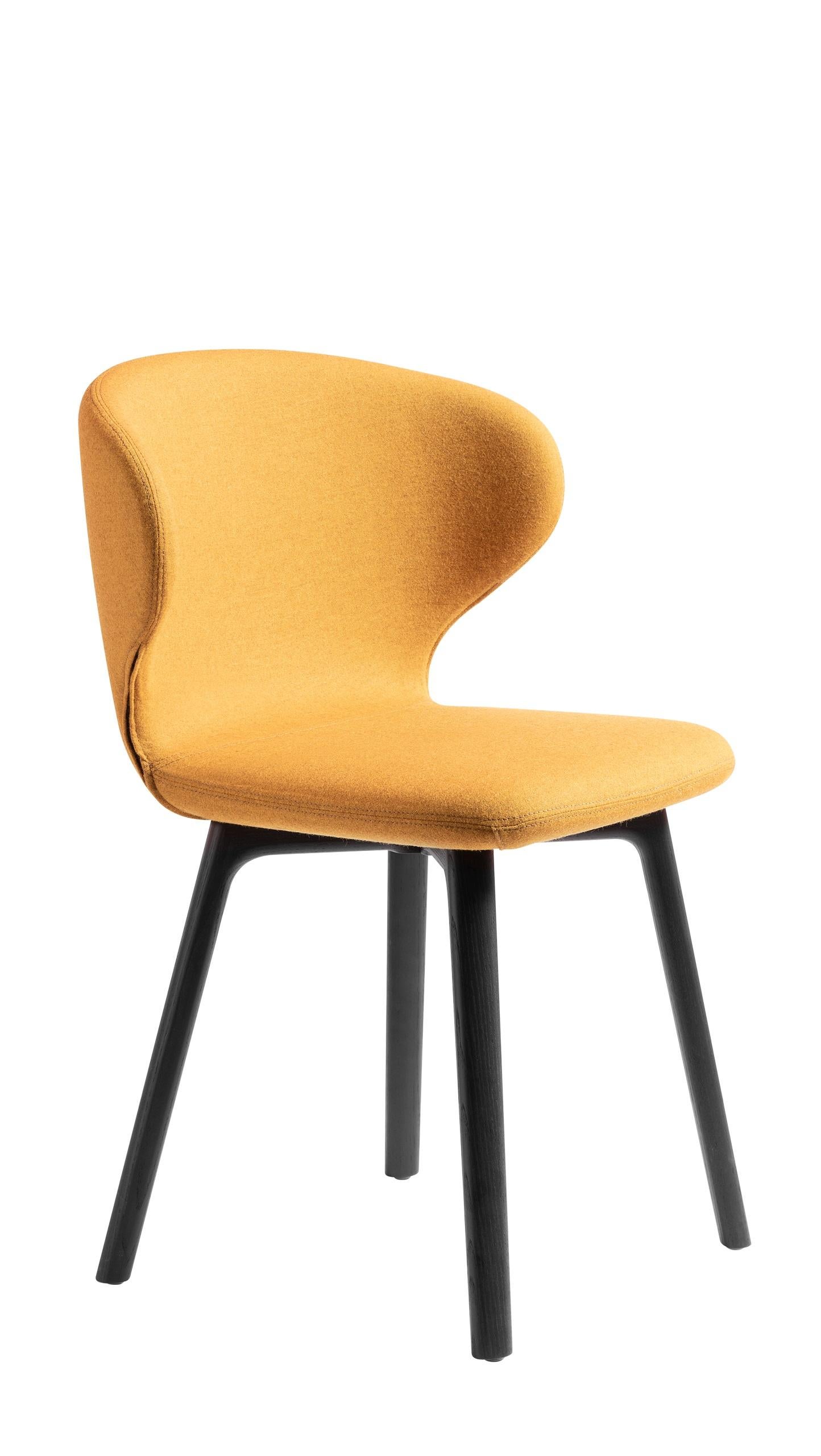 Im Angebot: Mula Stuhl mit Gestell aus gebeizter schwarzer Esche:: Sitzpolsterung:: von E-GGs, Yellow (Kvadrat Melange Nap_461) 3