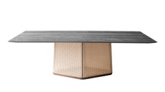 Tavolo grande Colony con base in paglia di Vienna naturale, di Skrivo Design