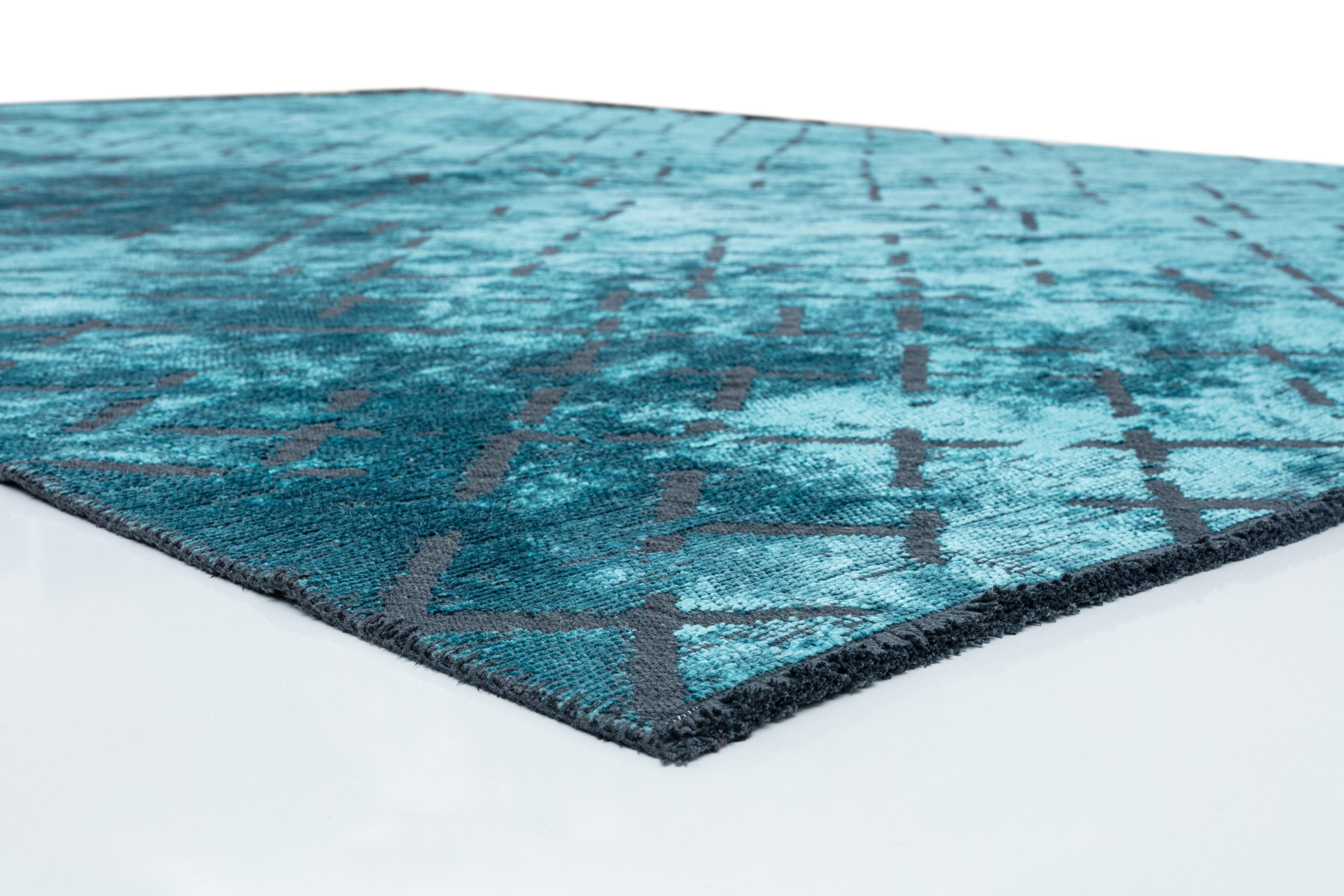 For Sale:  (Green) Modern  Abstract Luxury Hand-Finished Area Rug 4