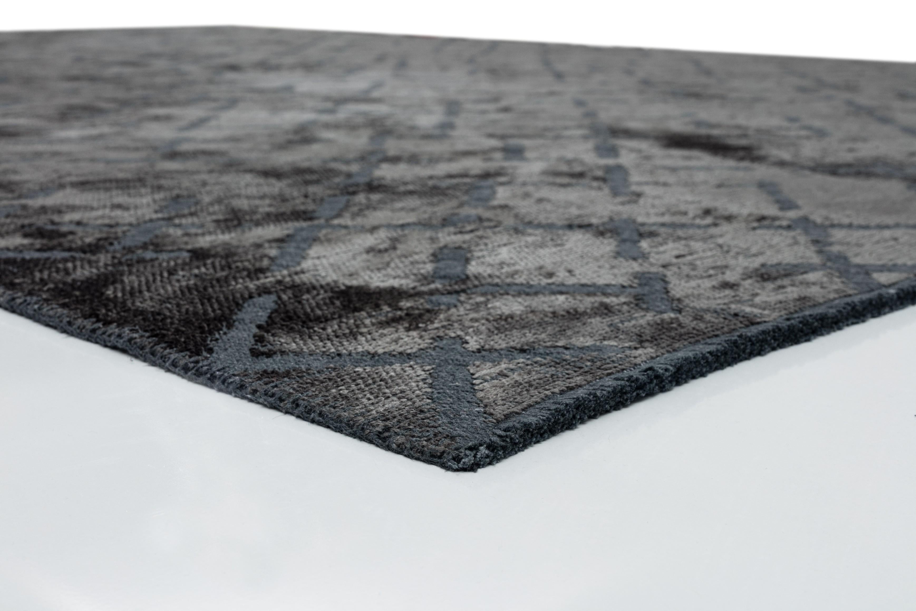 For Sale:  (Gray) Modern  Abstract Luxury Hand-Finished Area Rug 4