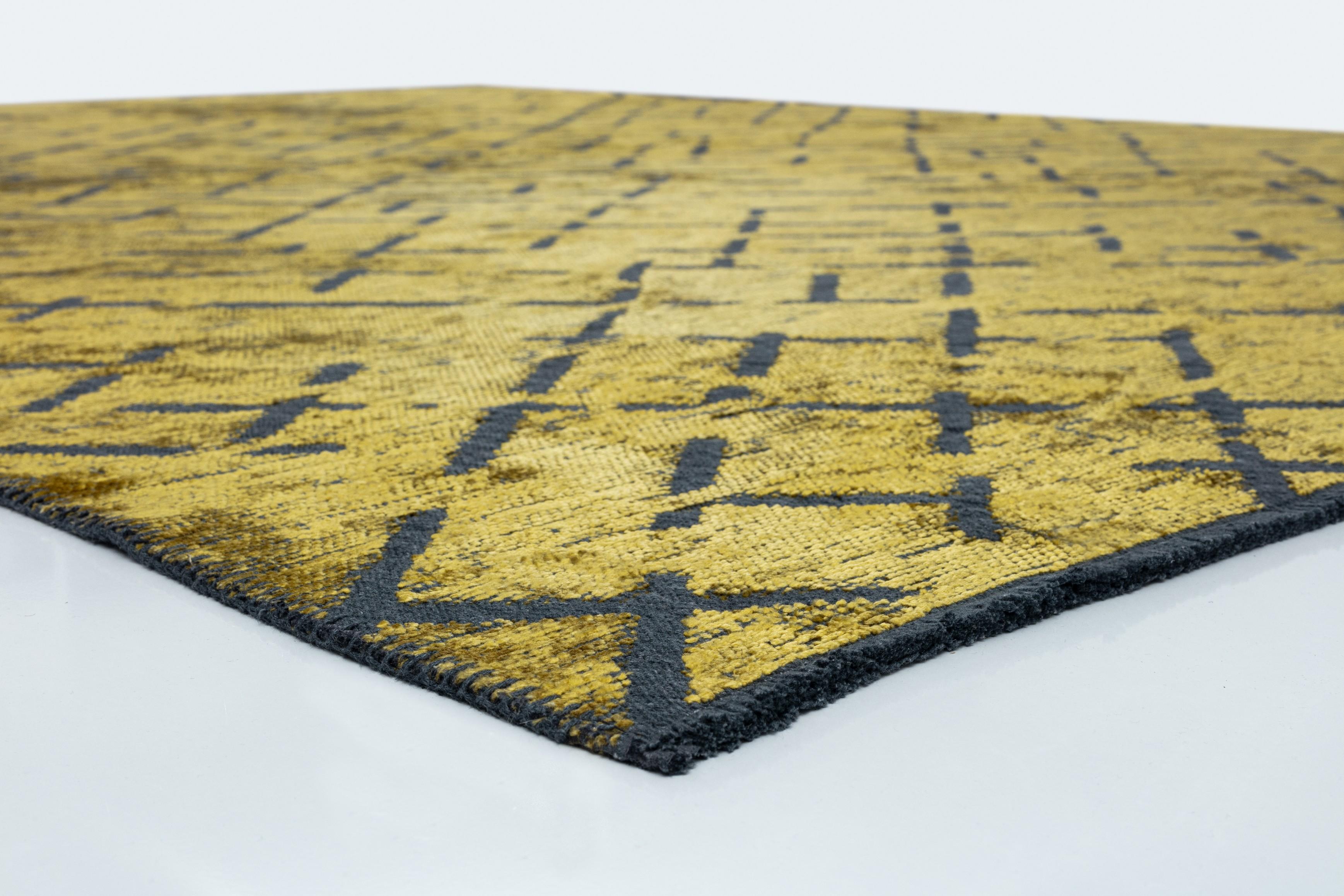 For Sale:  (Yellow) Modern Abstract Luxury Hand-Finished Area Rug 4