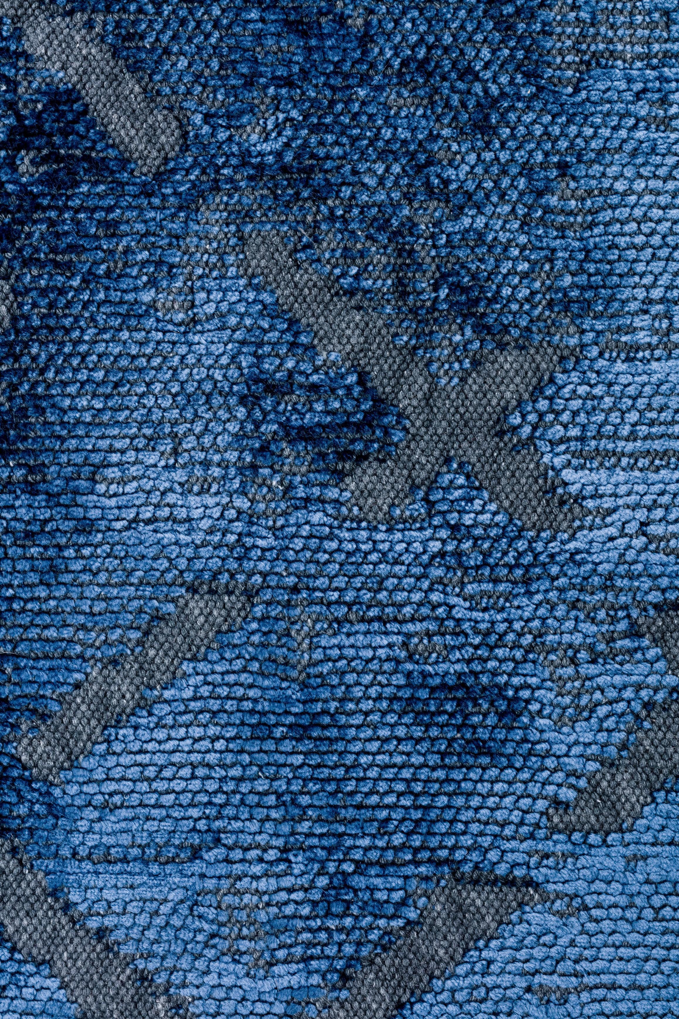 For Sale:  (Blue) Modern Abstract Luxury Hand-Finished Area Rug 5