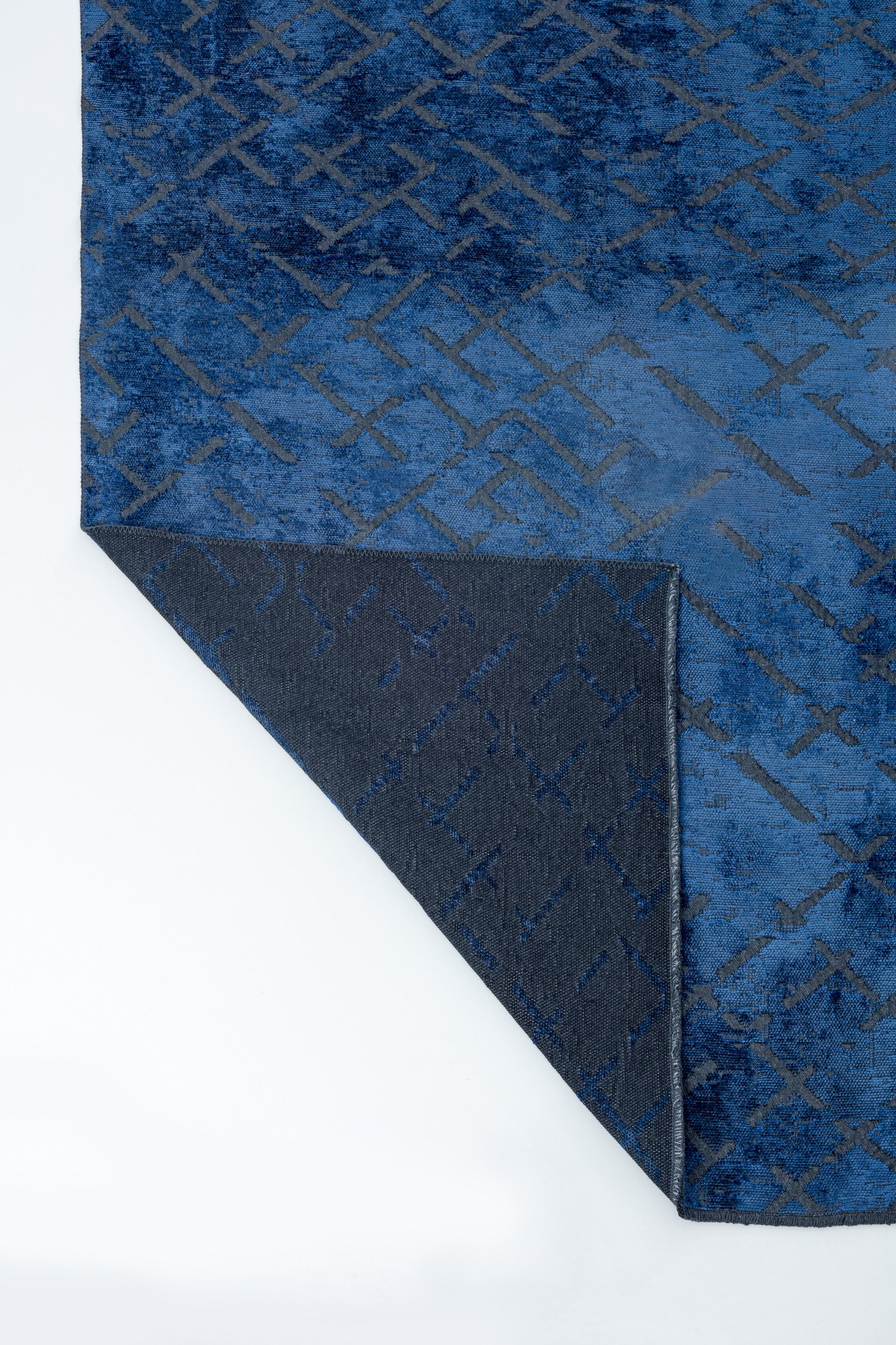 For Sale:  (Blue) Modern Abstract Luxury Hand-Finished Area Rug 3