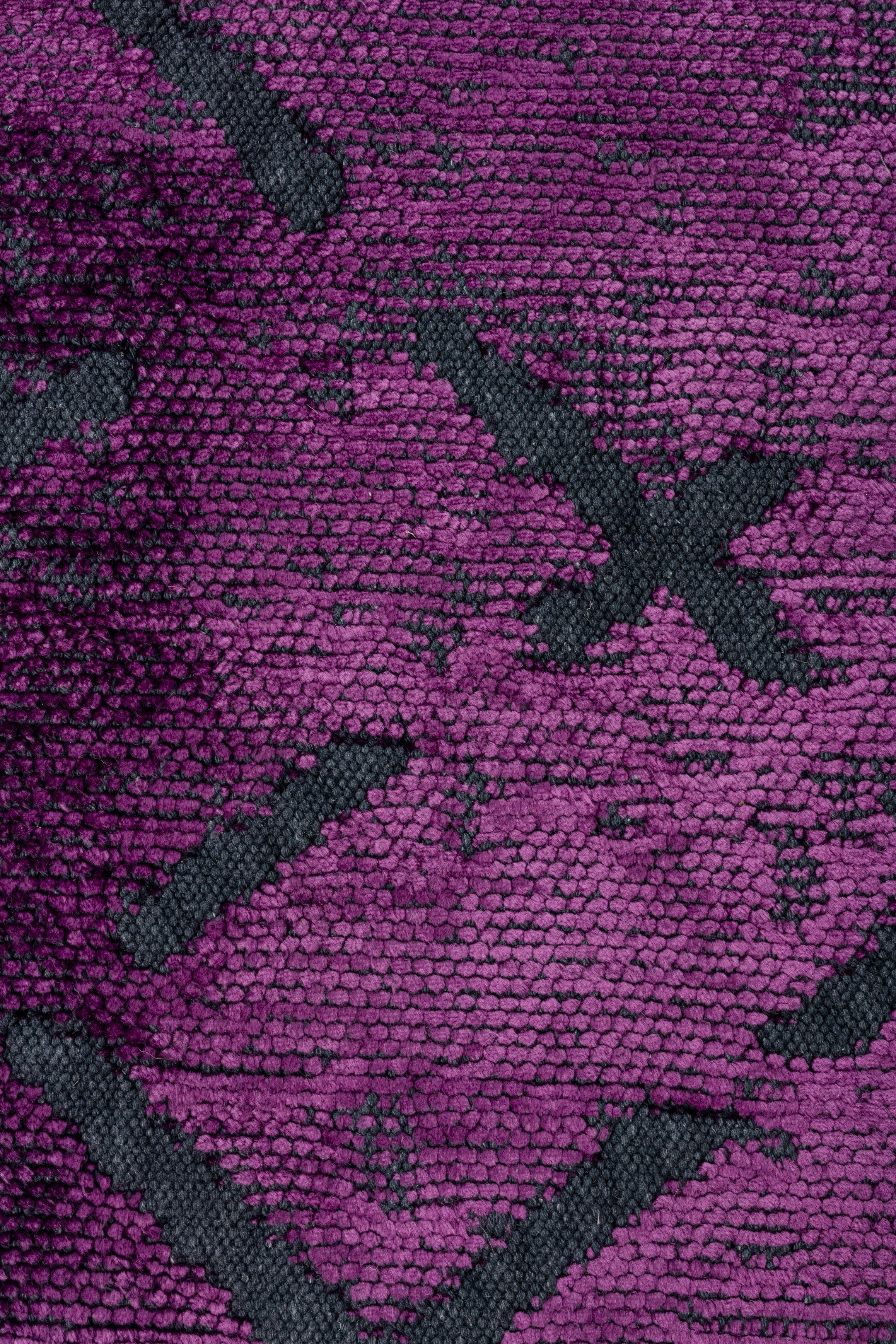 For Sale:  (Purple) Modern Abstract Luxury Hand-Finished Area Rug 5