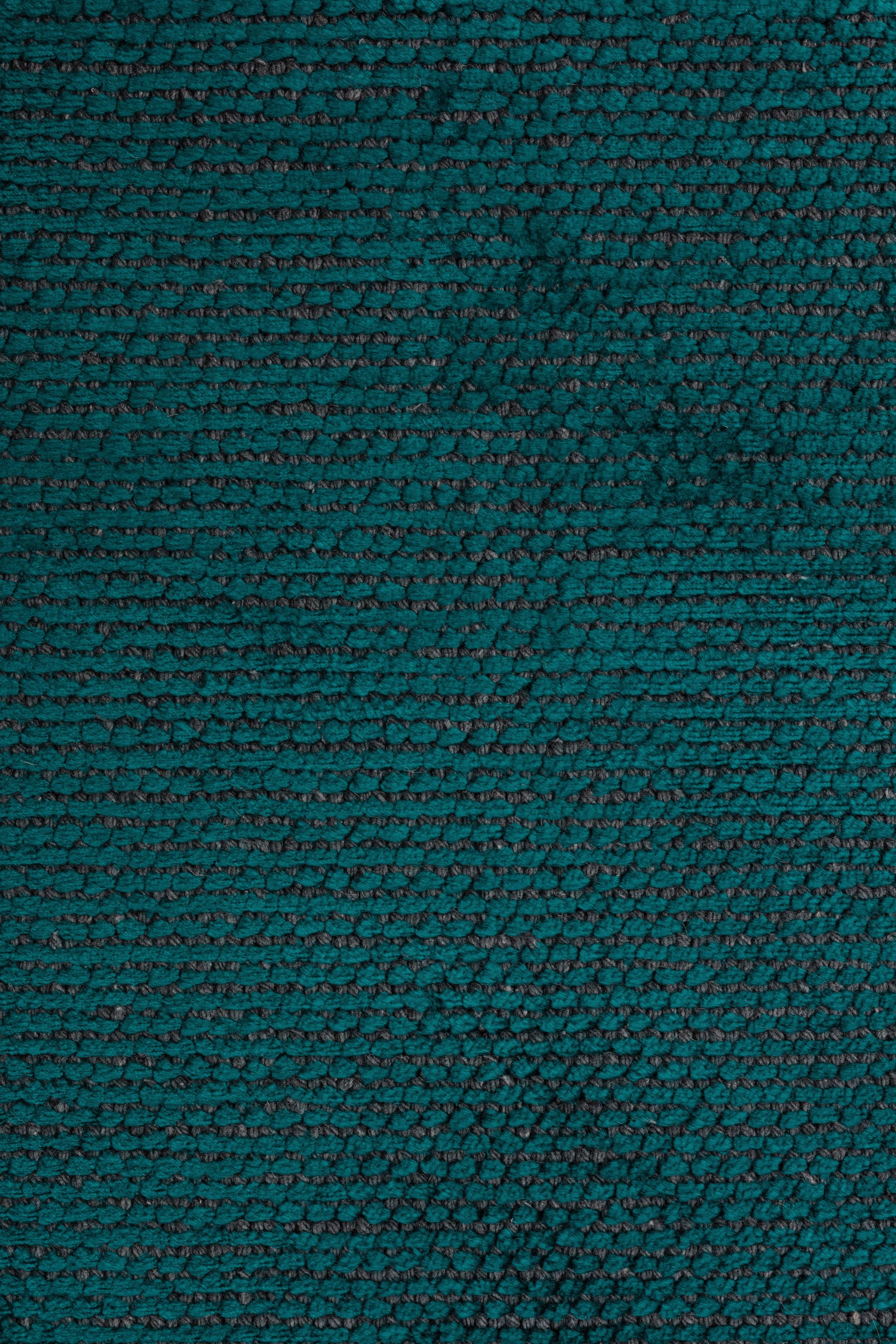 For Sale:  (Green) Modern Solid Color Luxury Area Rug 5