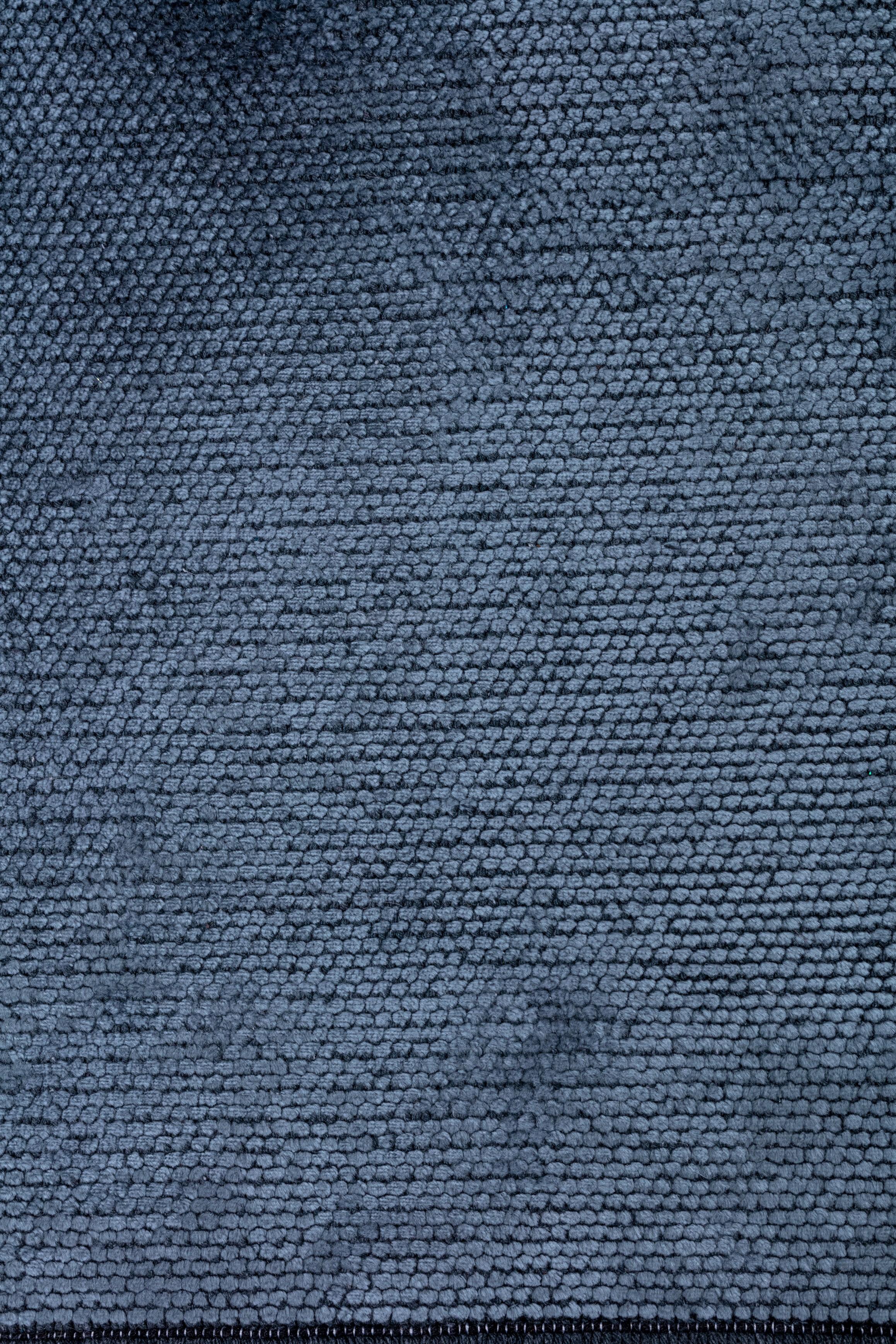 For Sale:  (Blue) Modern Solid Color Luxury Area Rug 5