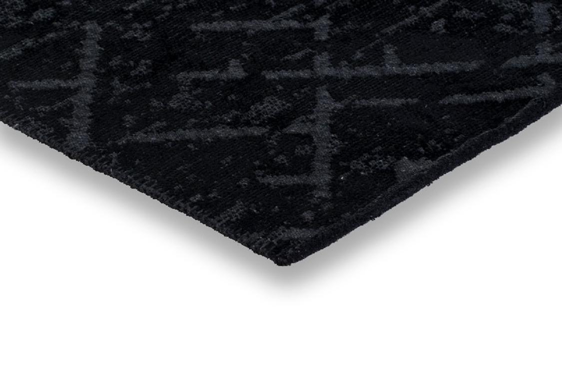 For Sale:  (Black) Modern Abstract Luxury Hand-Finished Area Rug 5