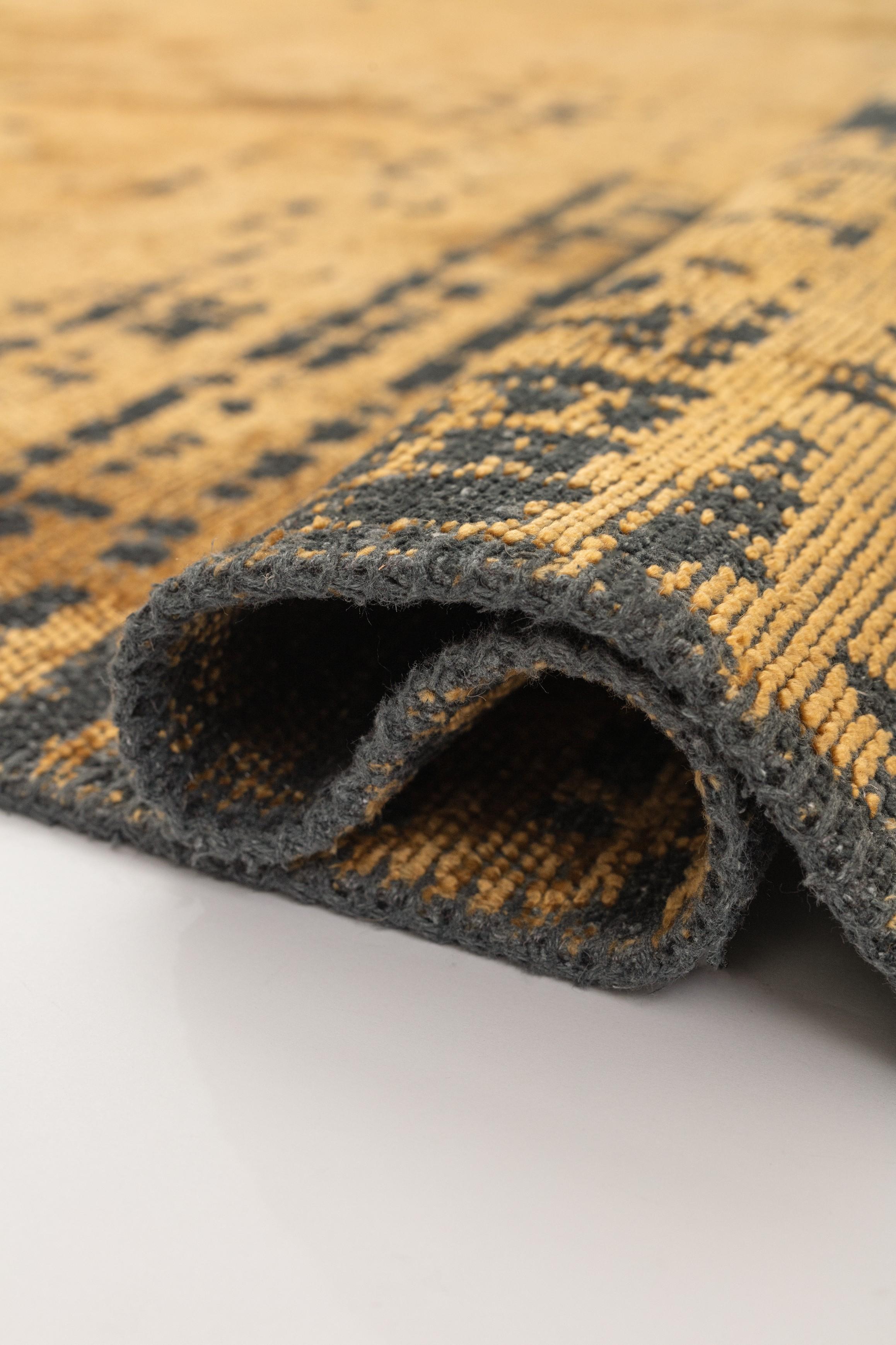 Im Angebot: Moderner luxuriöser Camouflage-Teppich,  (Gold) 2