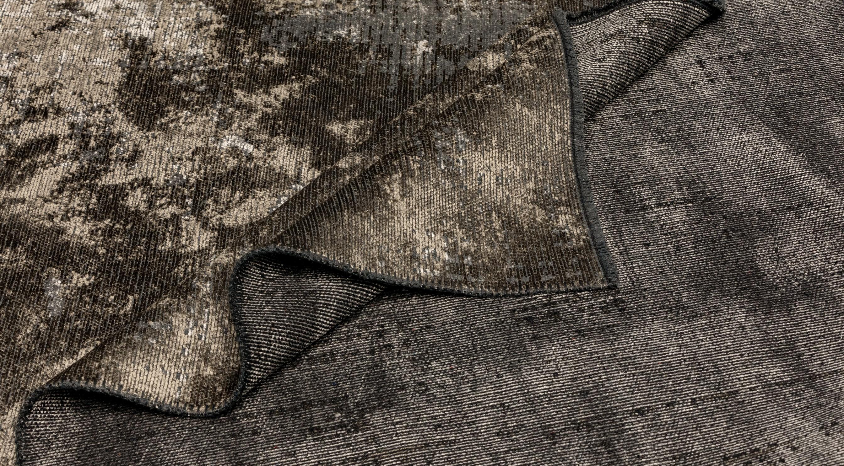 Im Angebot: Moderner luxuriöser Camouflage-Teppich,  (Grau) 2