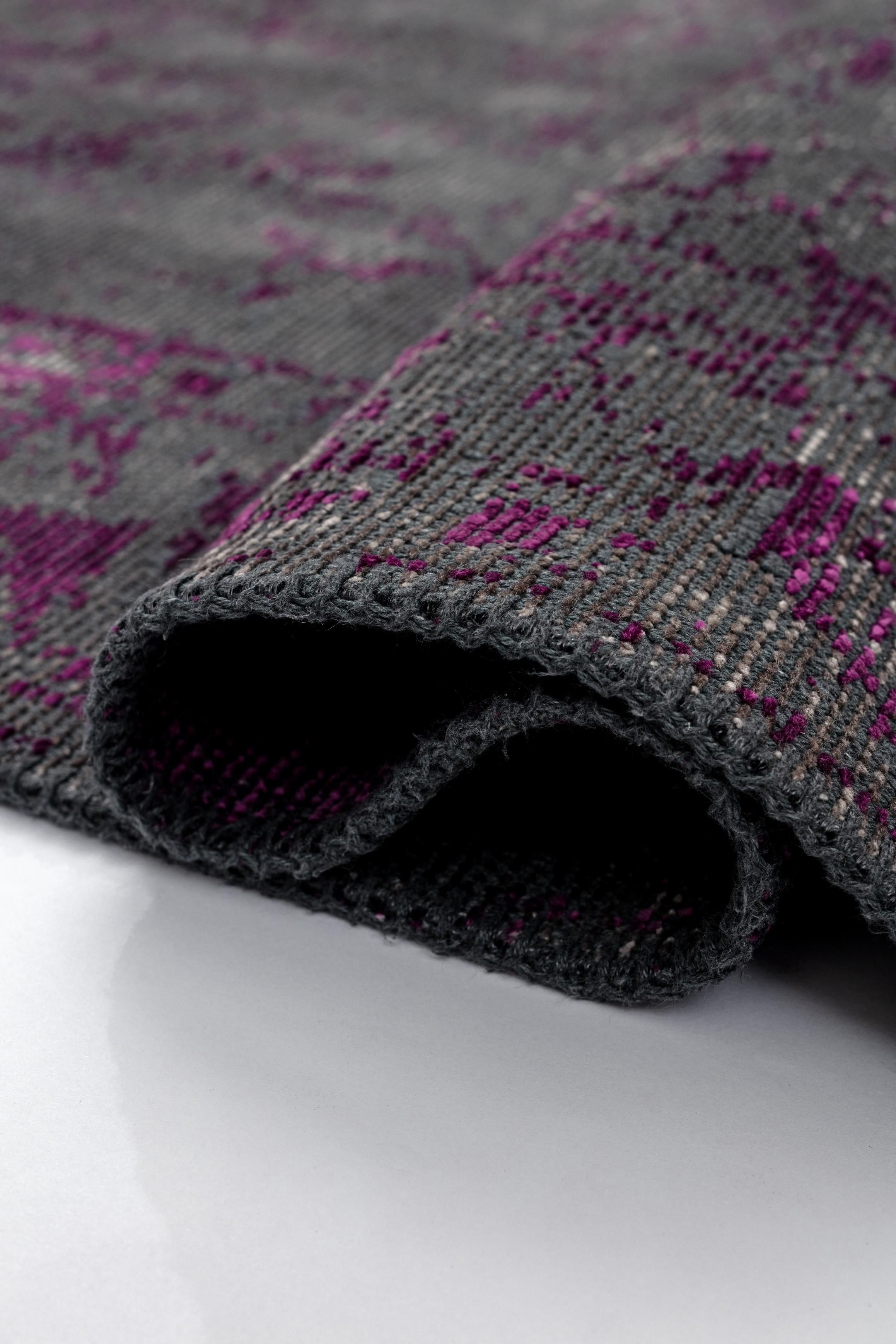 Im Angebot: Traditioneller orientalischer Luxus-Teppich,  (Violett) 2