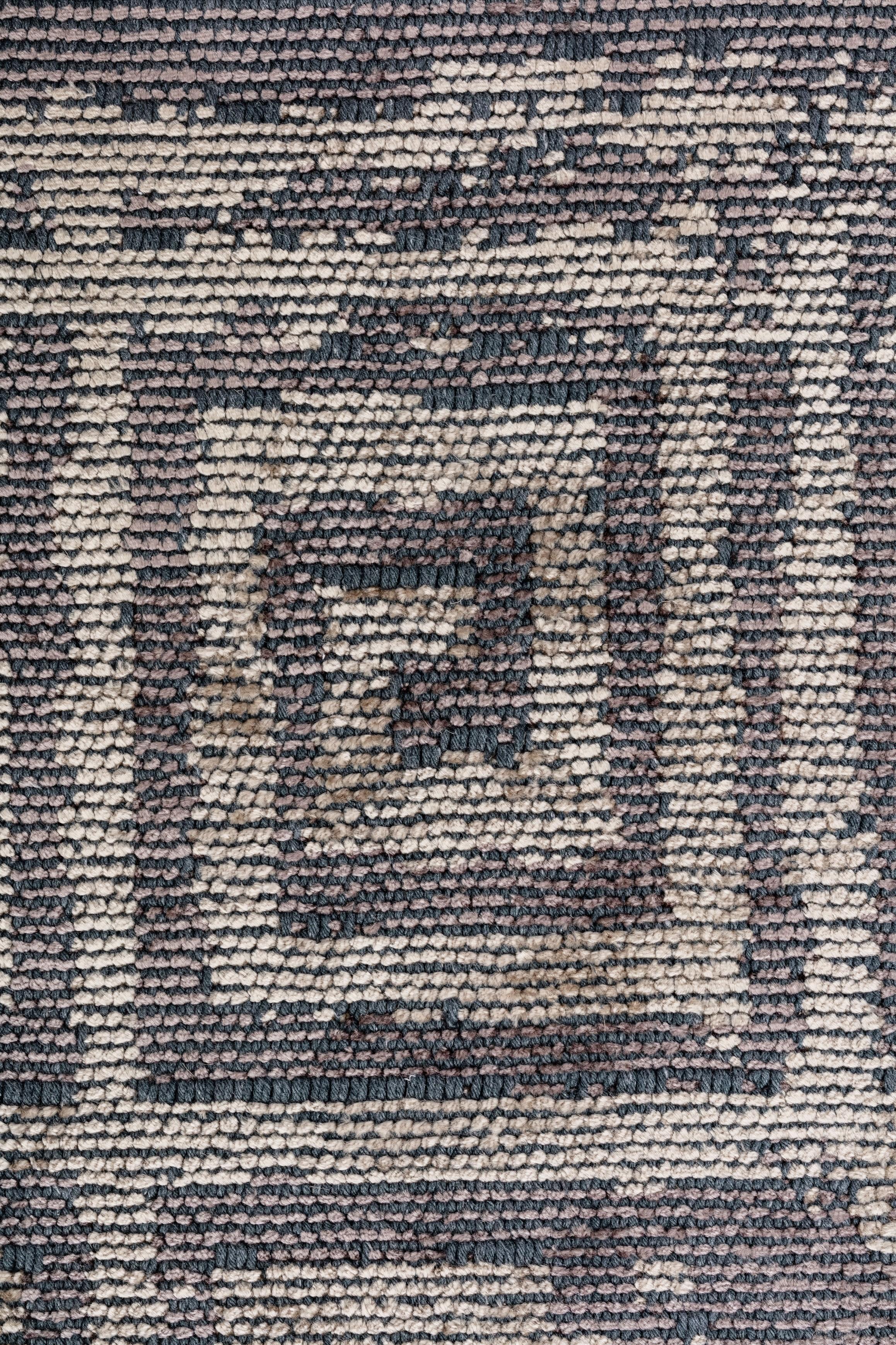 For Sale:  (Gray) Modern Checkered Luxury Area Rug 5