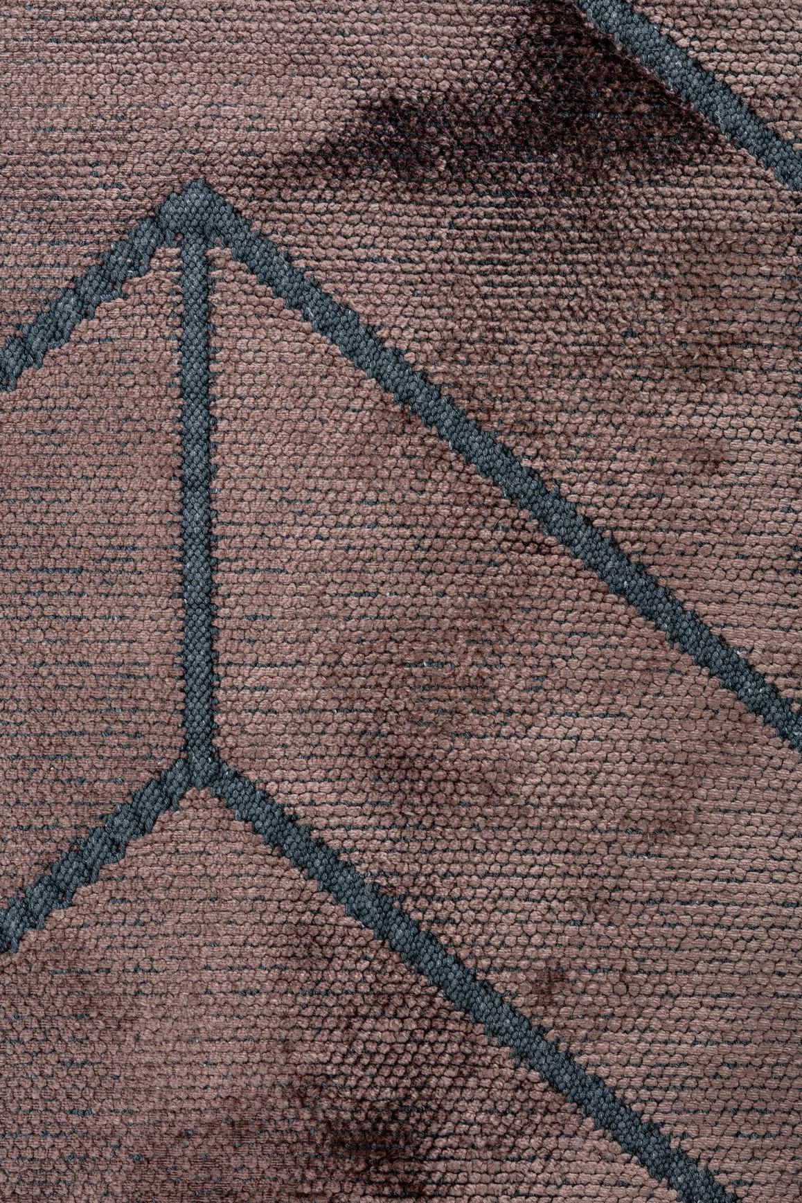 For Sale:  (Brown) Modern Chevron Luxury Hand-Finished Area Rug 5
