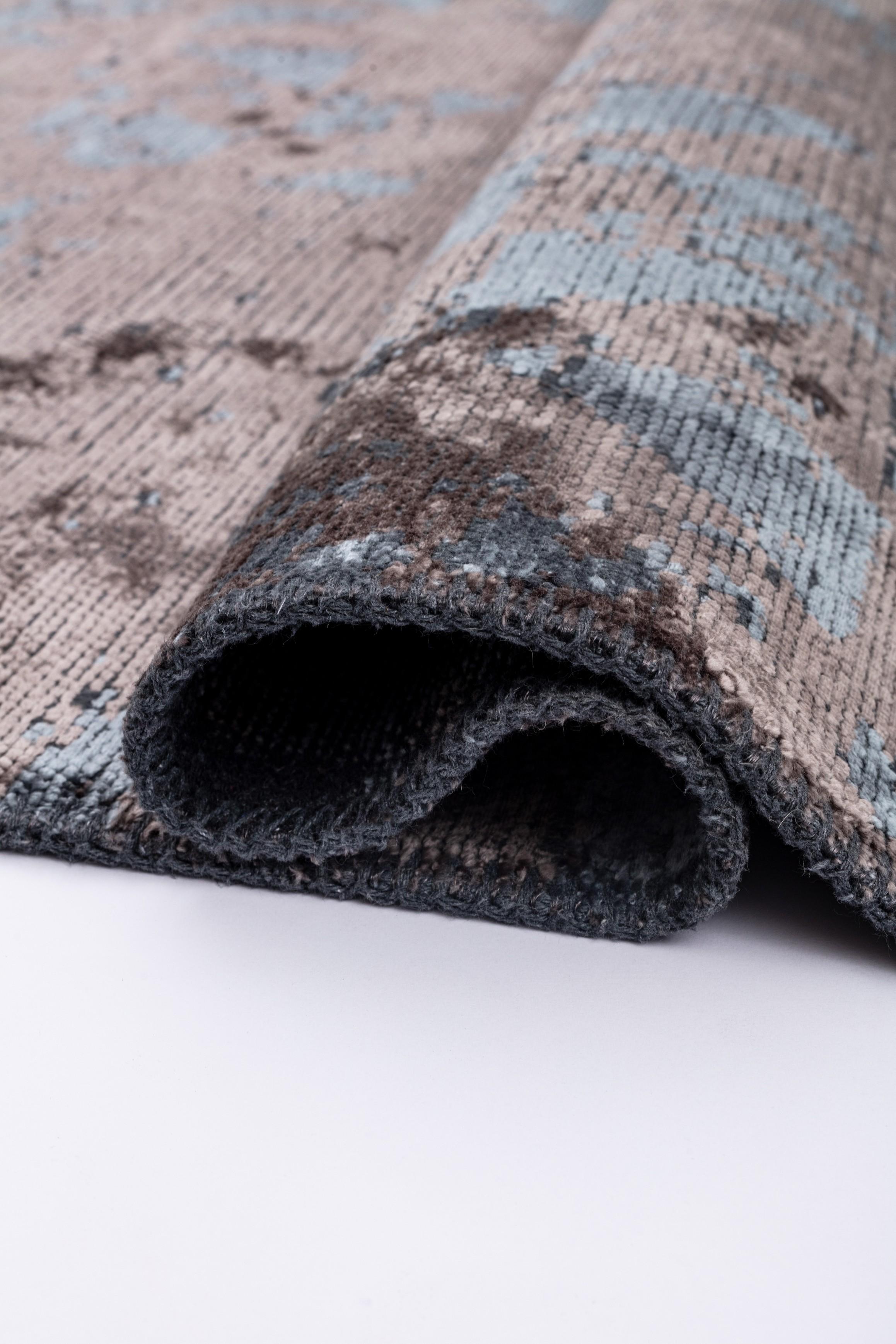Im Angebot: Modern Camouflage Luxury Hand-Finished Area Rug,  (Blau) 2
