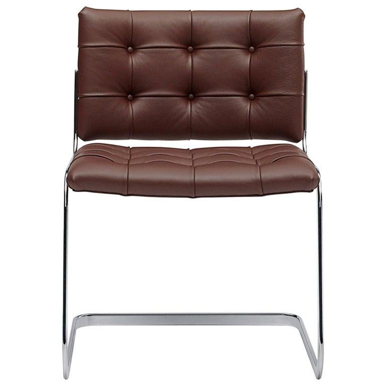 En vente :  (Marron) RH-305 Chaise de salle à manger Bauhaus touffetée en cuir et pieds en acier inoxydable par De Sede