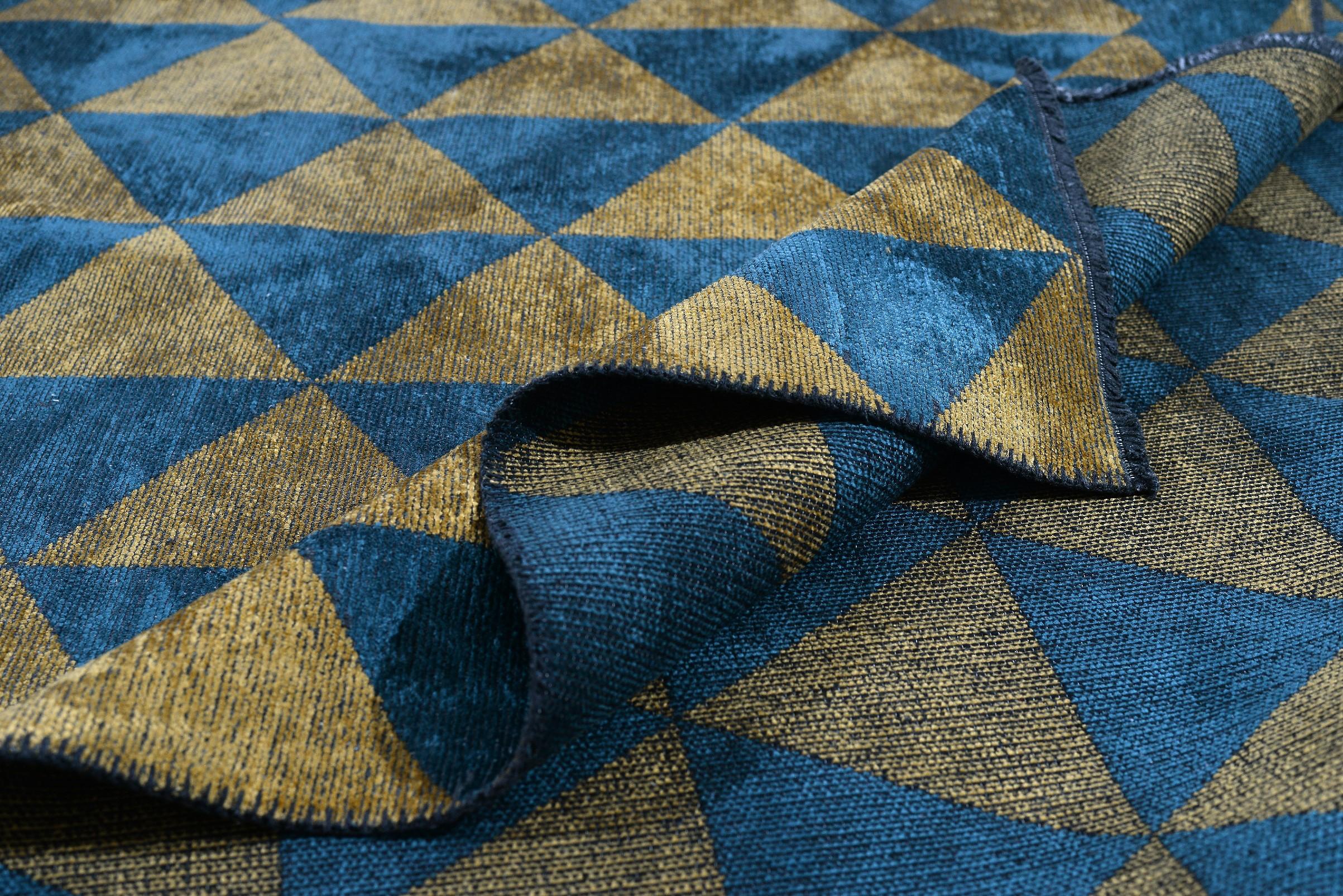 Im Angebot: Modern  Geometrischer Luxus-Teppichboden,  (Blau) 2