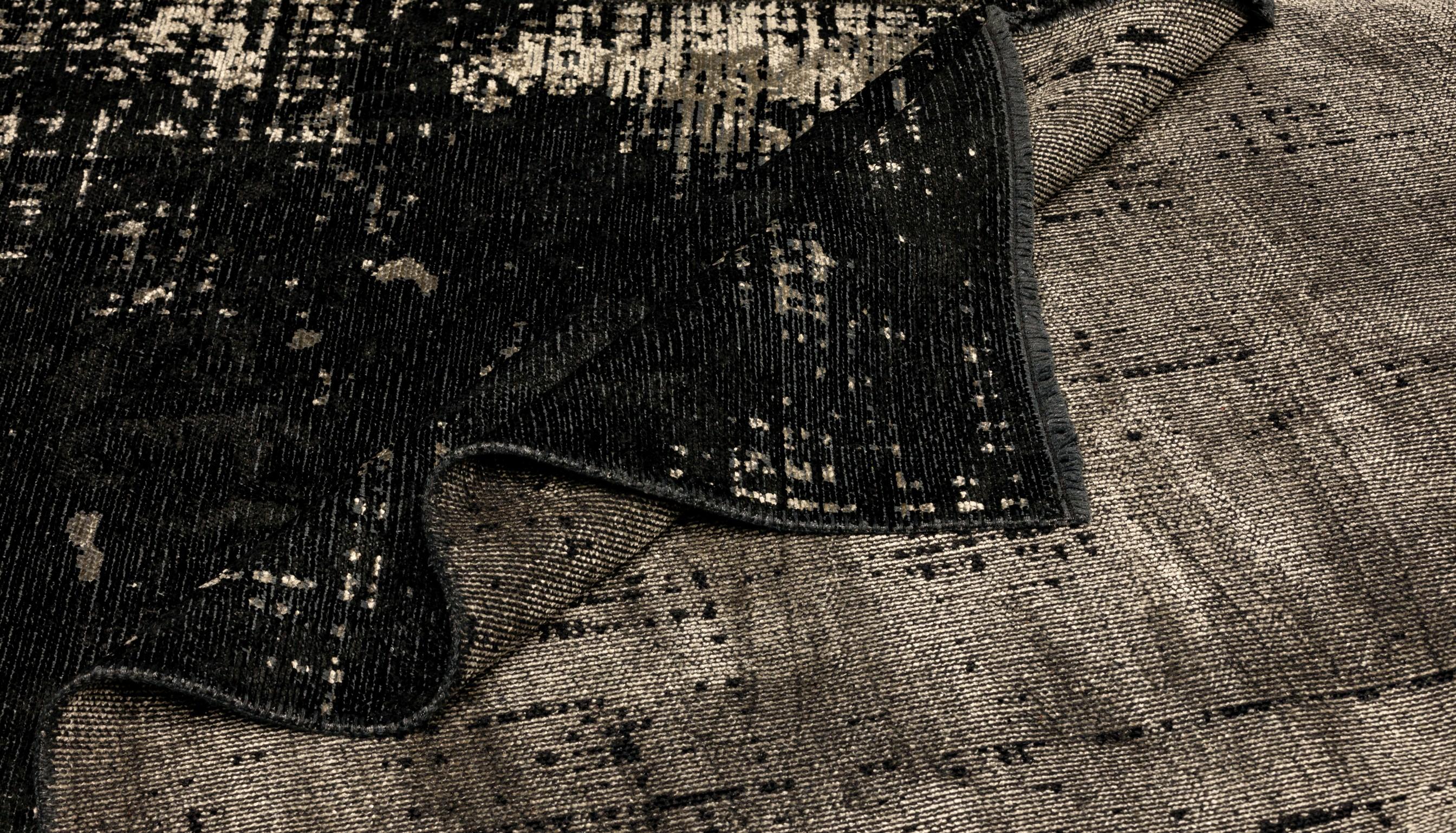 Im Angebot: Moderner luxuriöser Camouflage-Teppich,  (Schwarz) 2