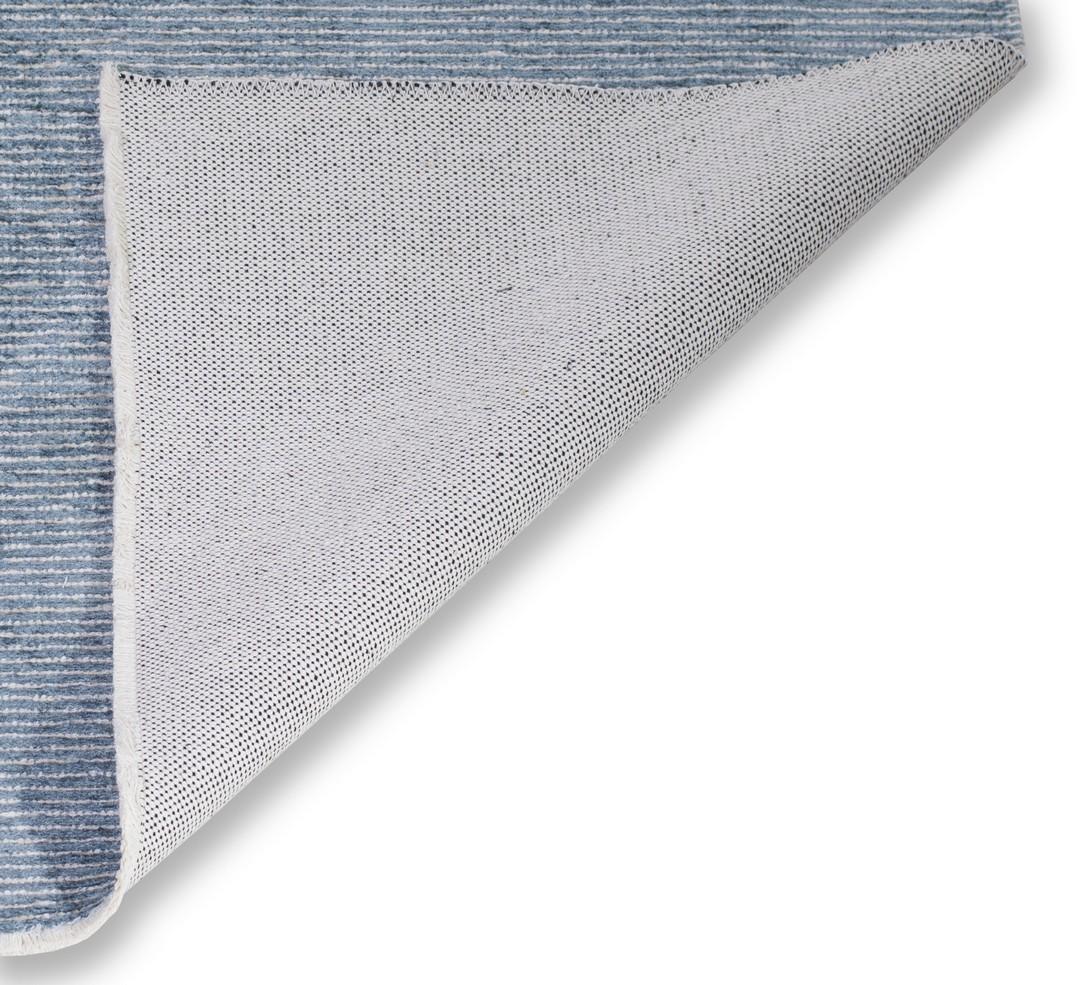 Im Angebot: Moderner gestreifter Luxus-Teppich, handgefertigt,  (Blau) 3