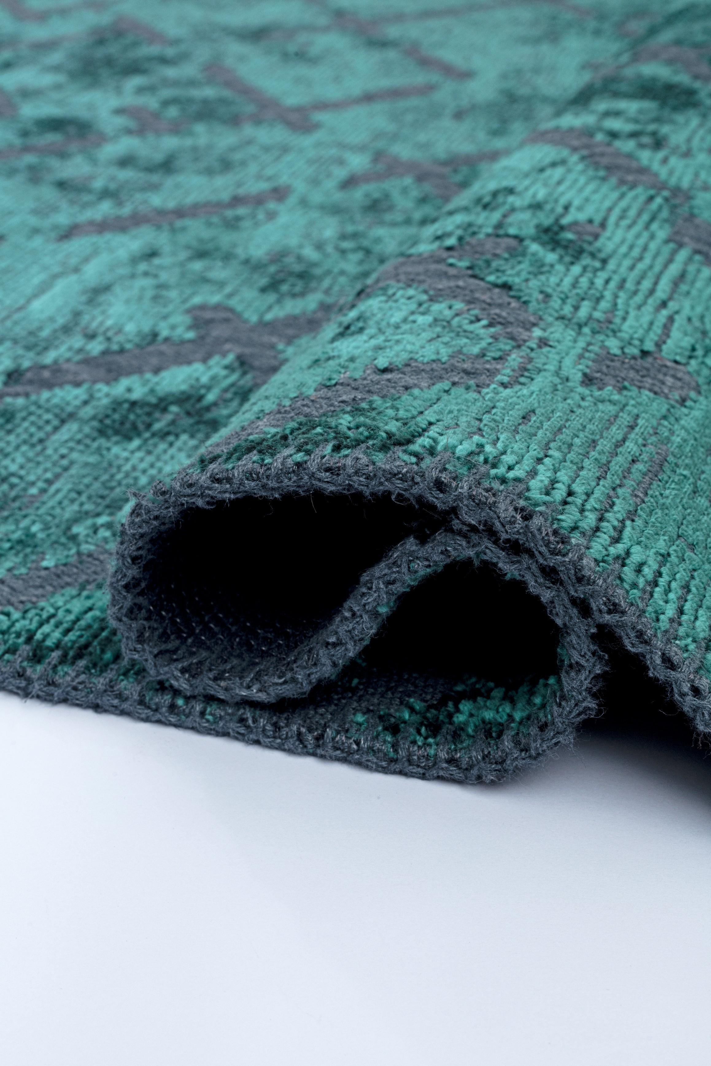 For Sale:  (Green) Modern Abstract Luxury Hand-Finished Area Rug 2