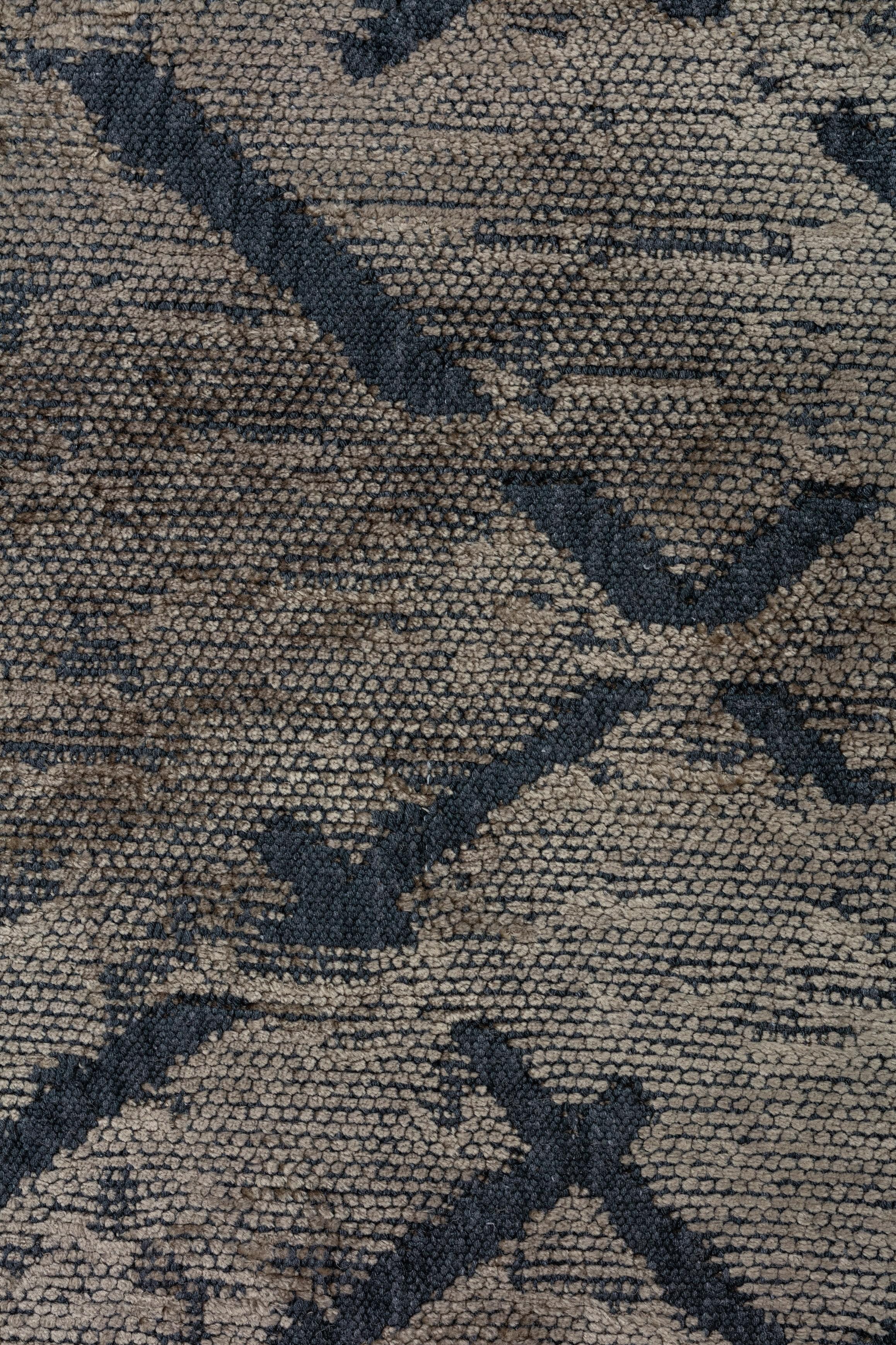 For Sale:  (Gray) Modern Abstract Luxury Hand-Finished Area Rug 5