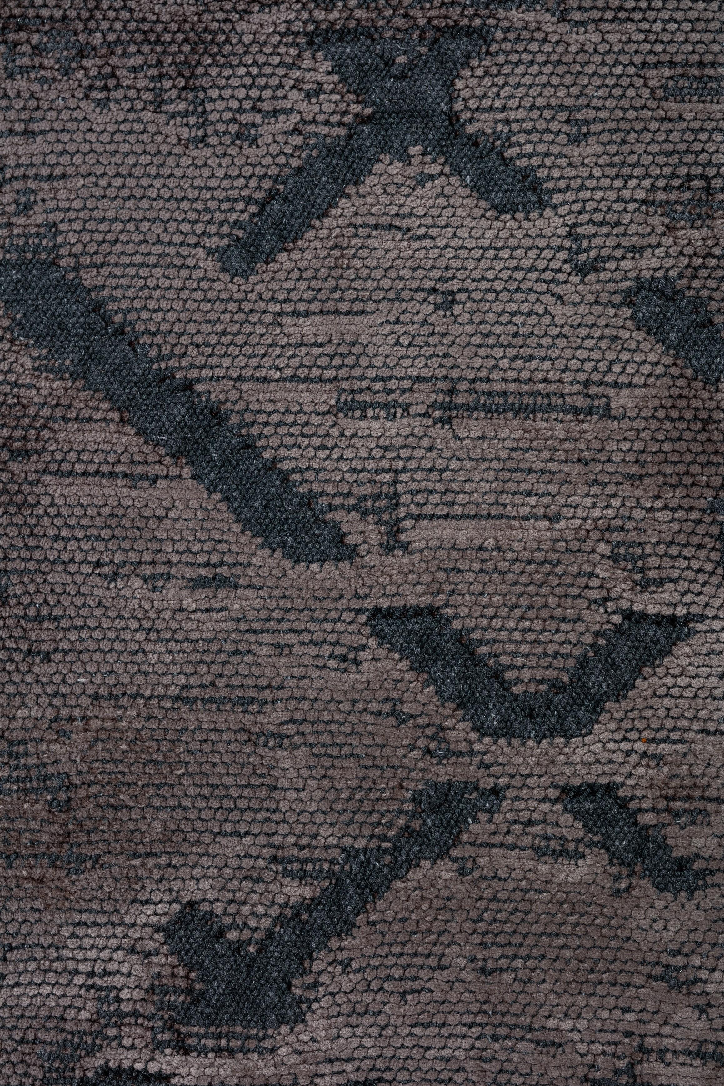 For Sale:  (Gray) Modern Abstract Luxury Hand-Finished Area Rug 5