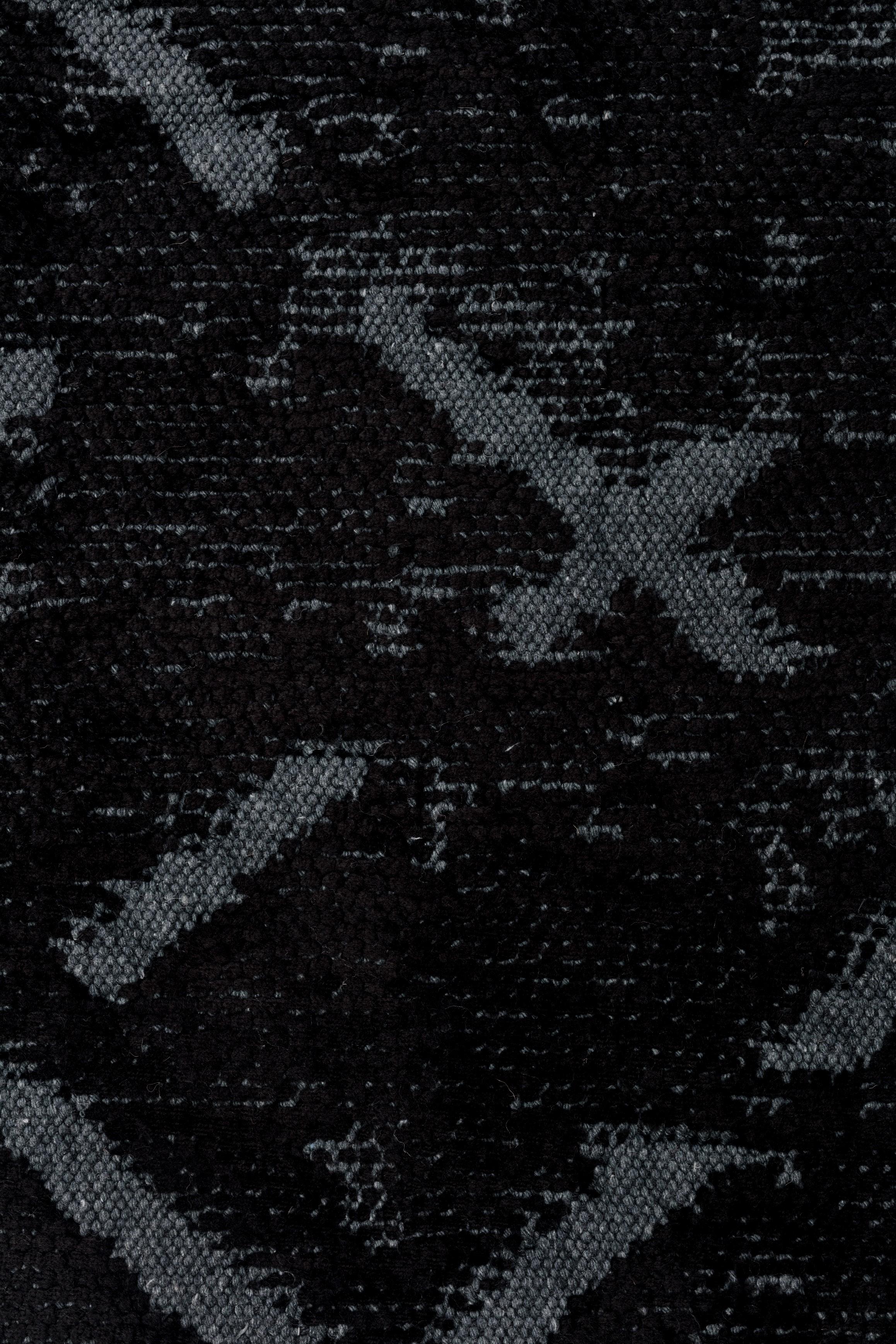 For Sale:  (Black) Modern Abstract Luxury Hand-Finished Area Rug 8