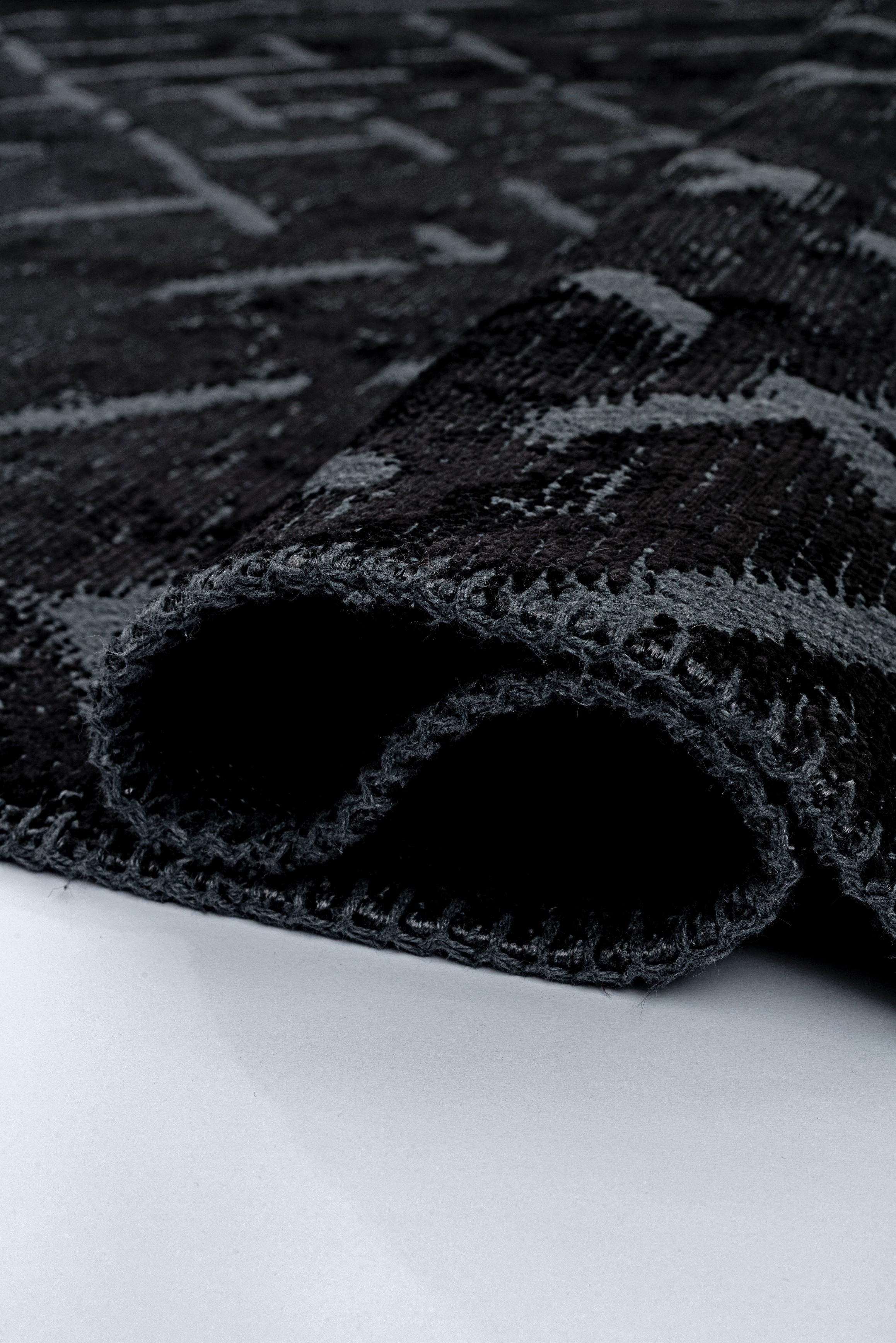 For Sale:  (Black) Modern Abstract Luxury Hand-Finished Area Rug 2