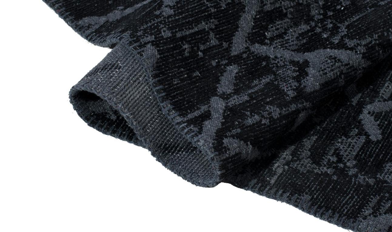 For Sale:  (Black) Modern Abstract Luxury Hand-Finished Area Rug 3