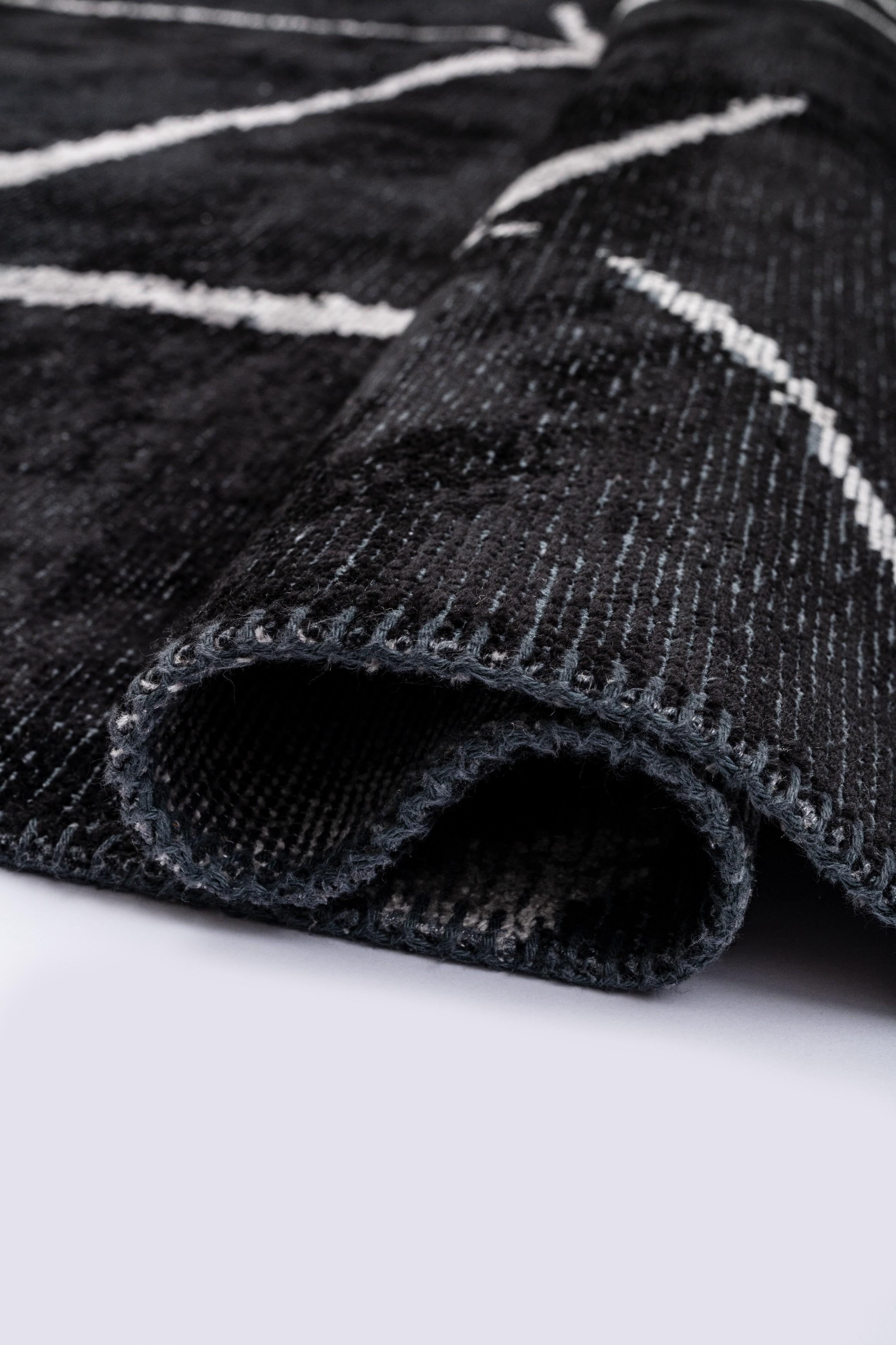En vente :  (Noir) Tapis de sol Moderns Abstract Luxury, fini à la main 2