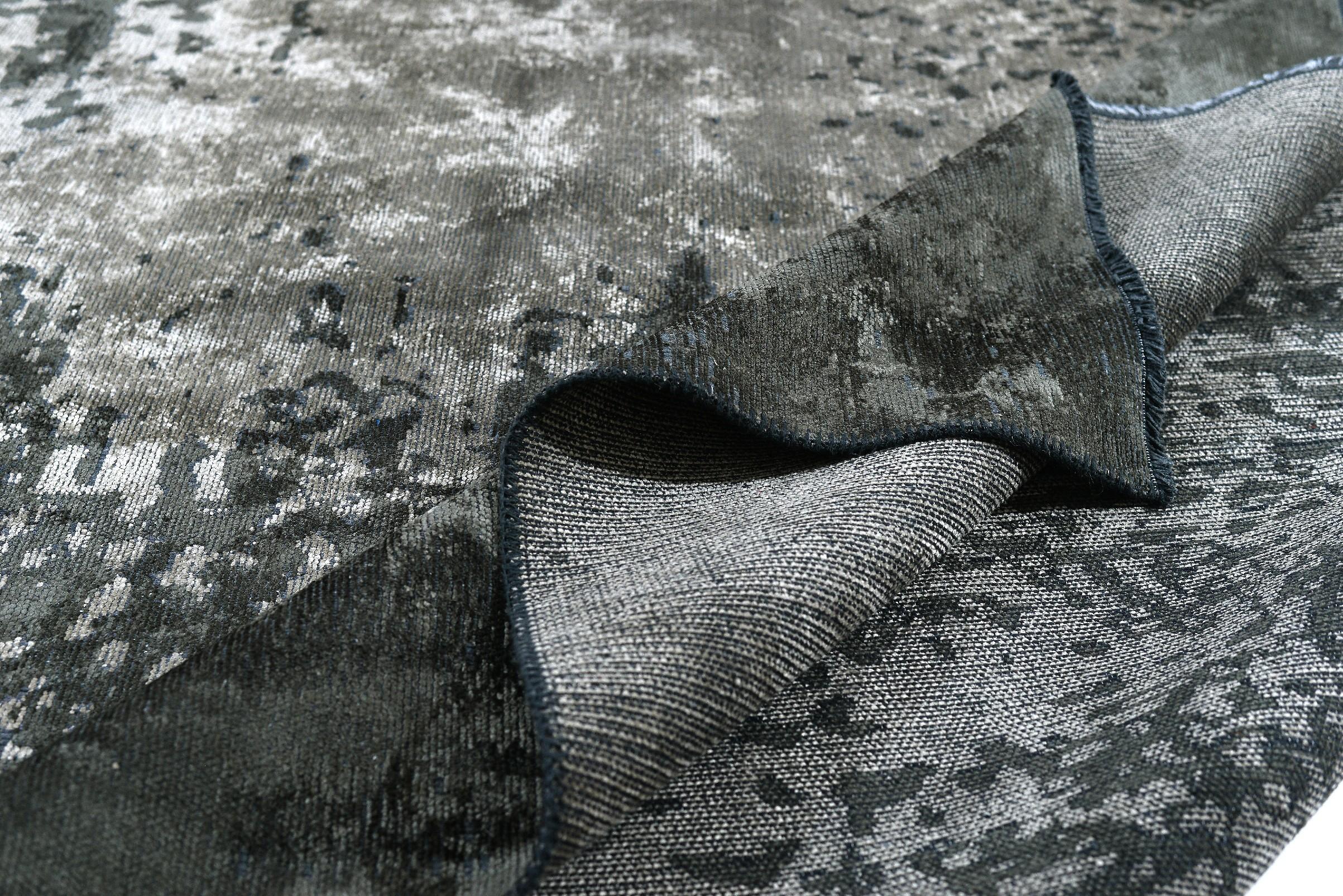 For Sale:  (Gray) Modern No Pattern Solid Color Luxury Area Rug 2