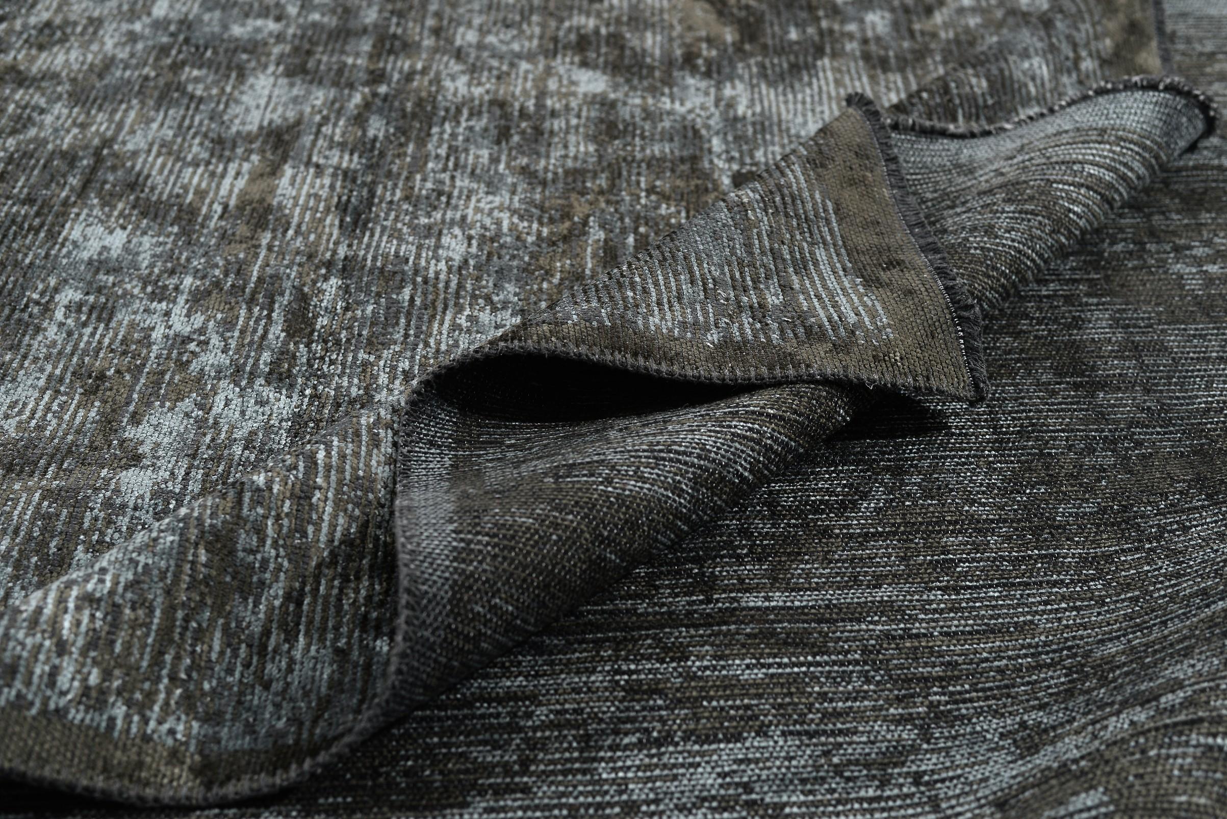Im Angebot: Modern No Pattern Solid Color Luxury Area Rug,  (Grau) 2