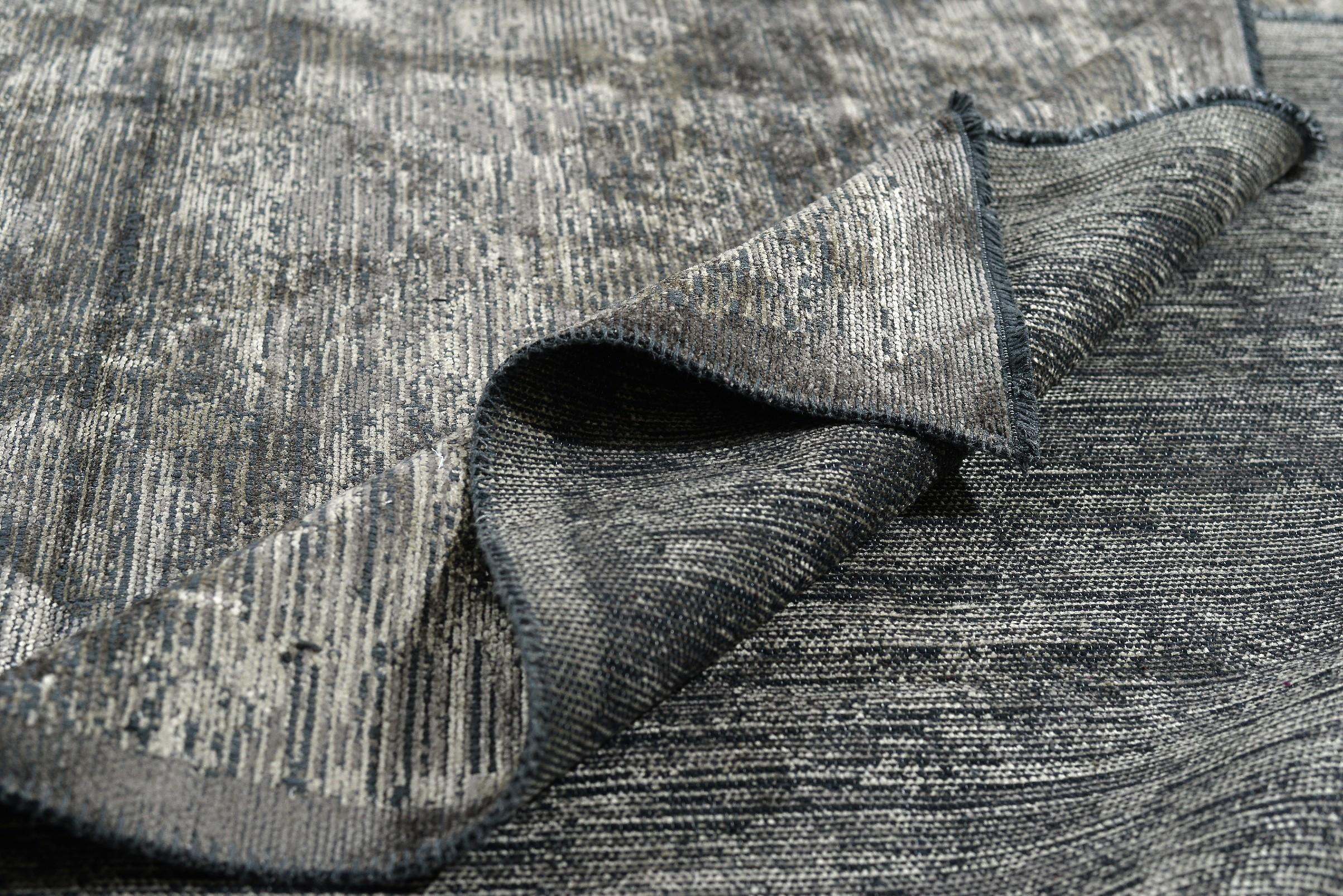 Im Angebot: Modern No Pattern Solid Color Luxury Area Rug,  (Grau) 2