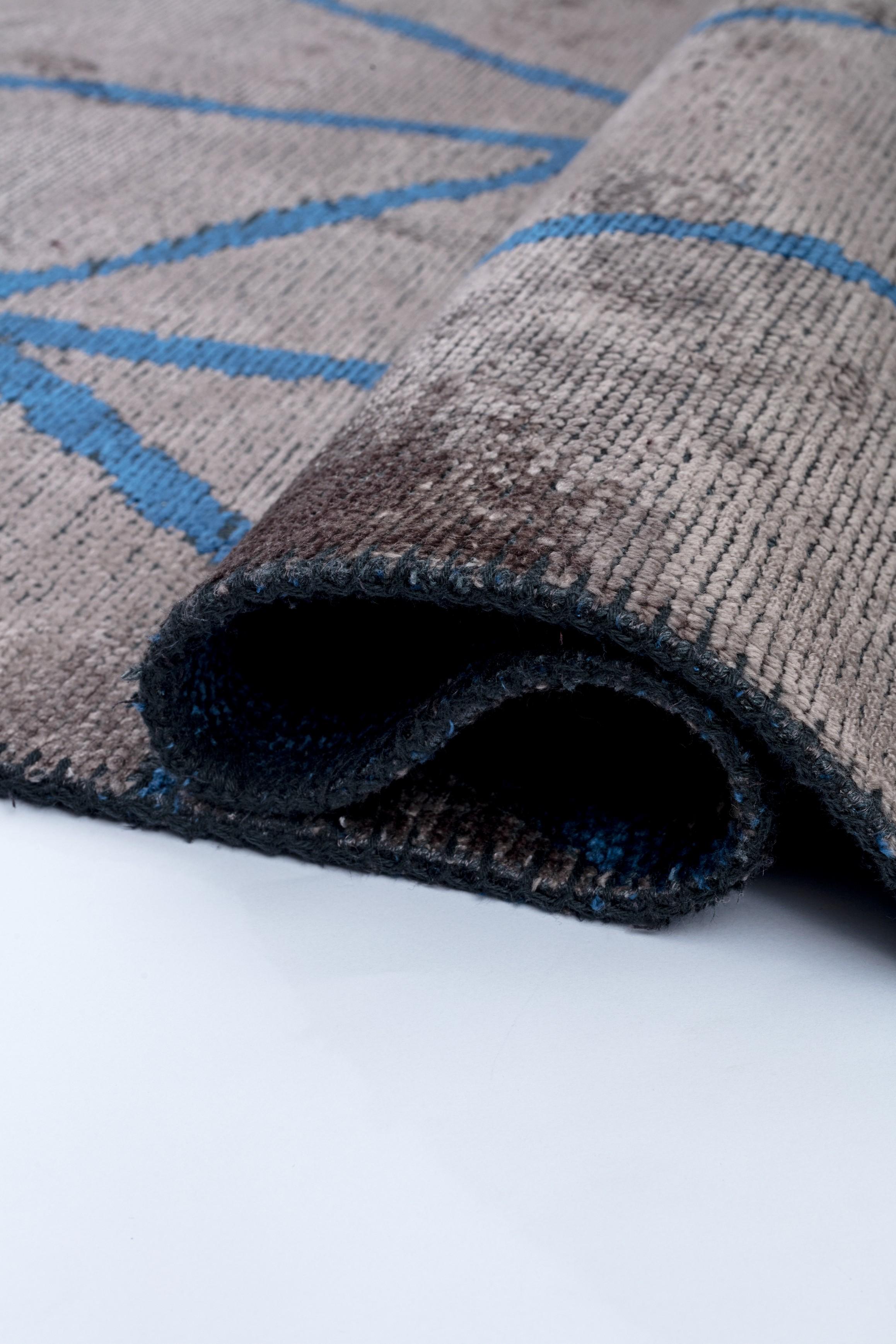 For Sale:  (Gray) Modern Abstract Luxury Area Rug 2