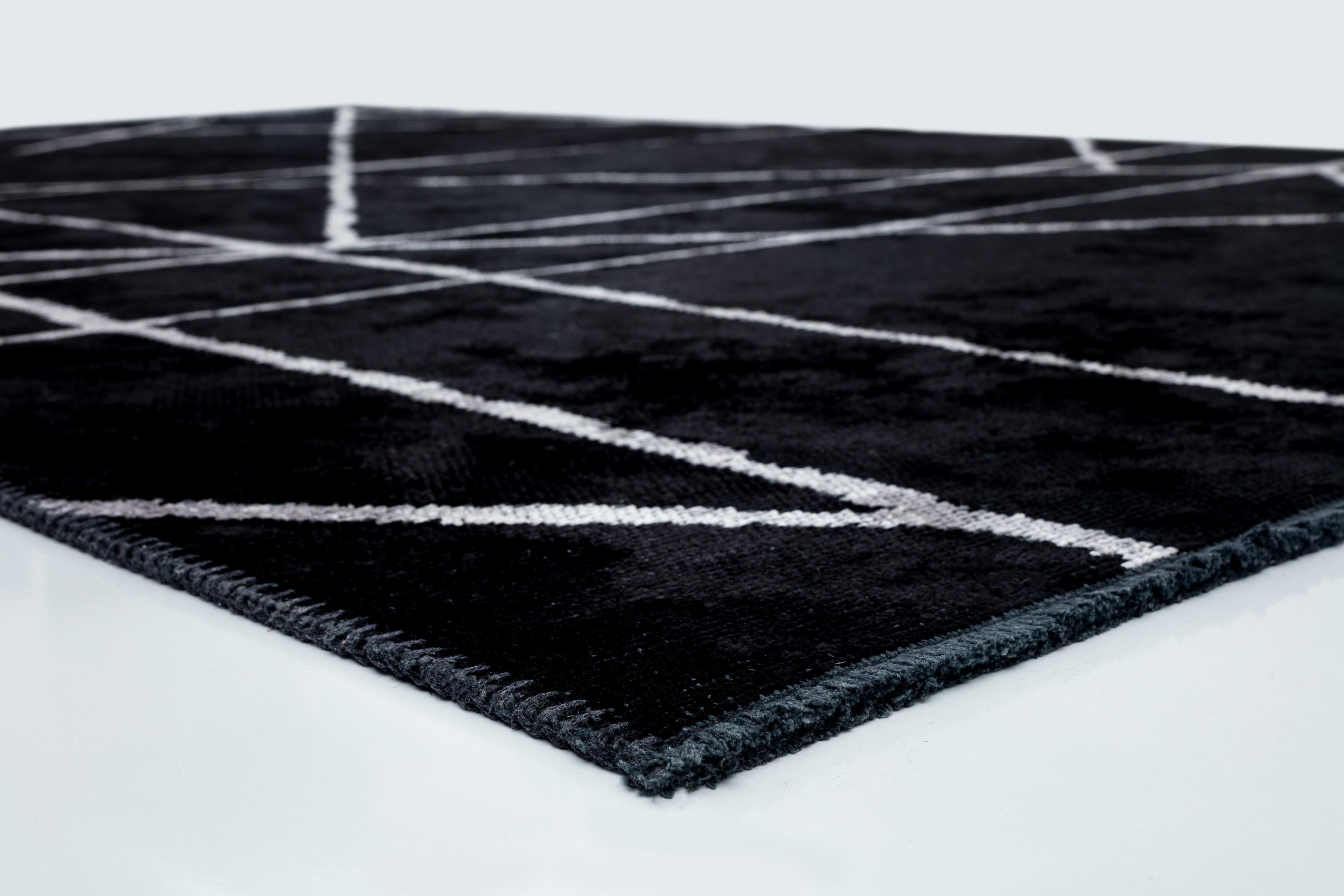 For Sale:  (Black) Modern Abstract Luxury Area Rug 4
