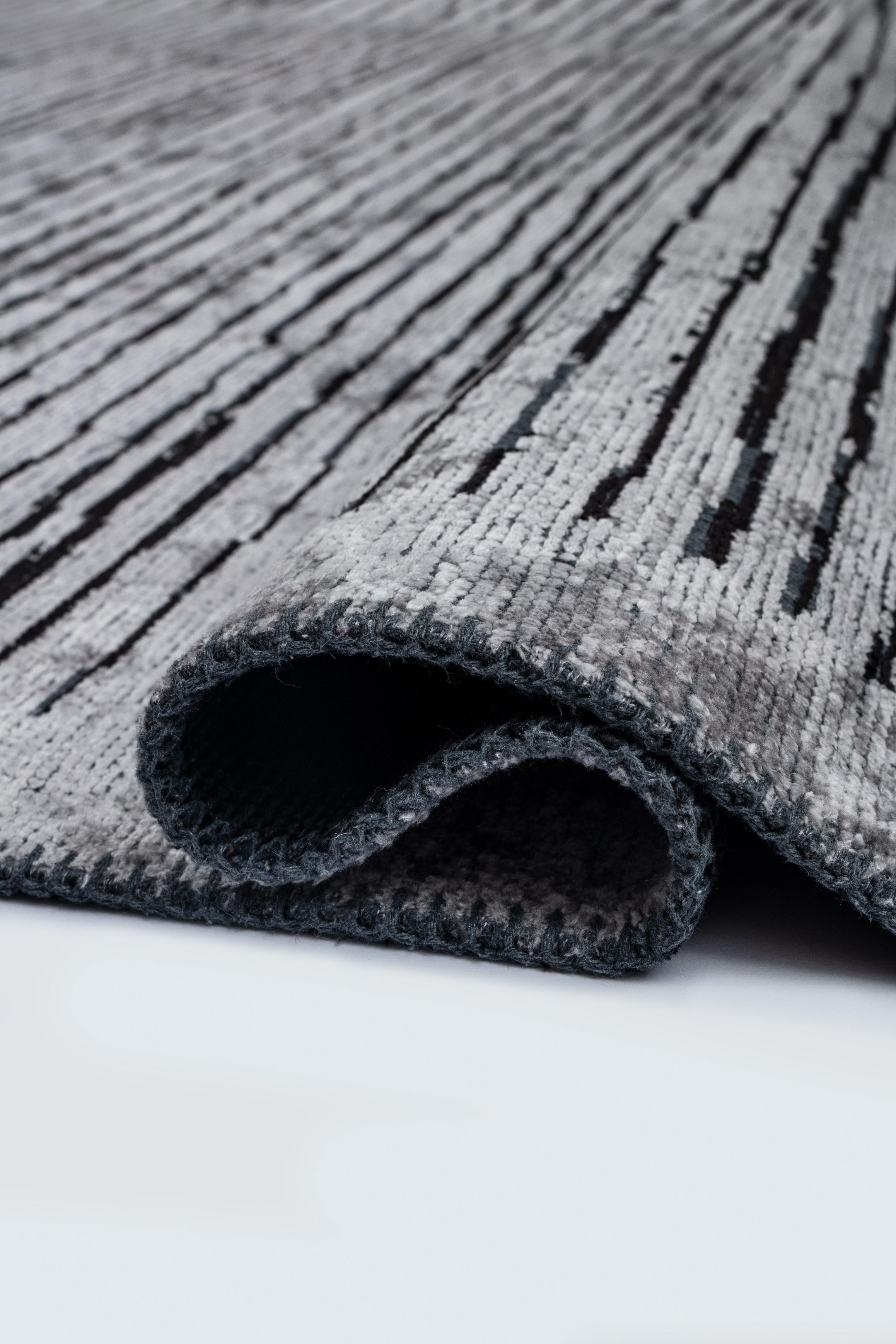 For Sale:  (Gray) Modern Striped Luxury Area Rug 2