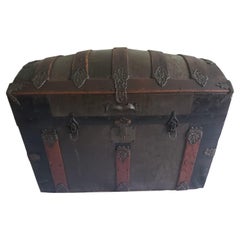 1900s Traditional Dome Top Steamer Trunk