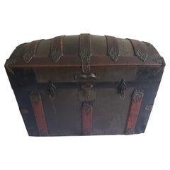 Antique 1900s Traditional Dome Top Steamer Trunk