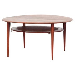 Skandinavisch-moderner dänischer runder dänischer Teak-Rattan-Tisch Peter Hvidt France & Sons