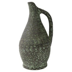 Vase/collecteur en terre cuite à glaçure verte texturée, 20e siècle