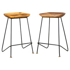 Taburetes de bar Braga, asientos de madera natural, estructura de bronce, diseño moderno