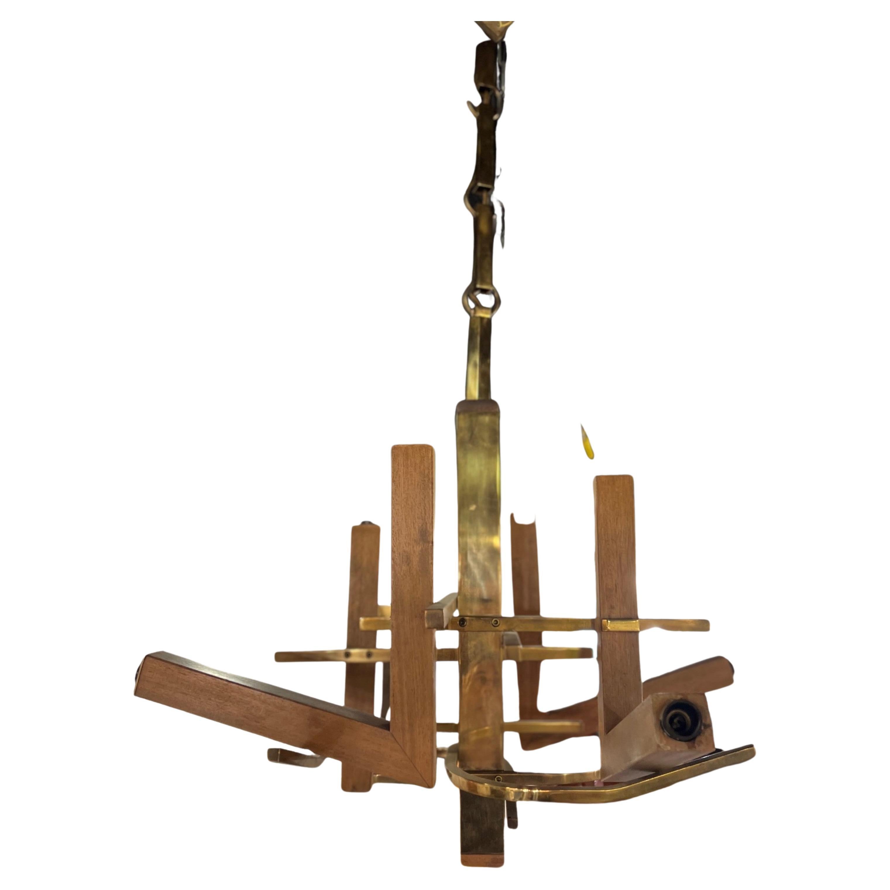 Gaetano Sciolari Lampadario moderno italiano in legno e ottone a otto luci