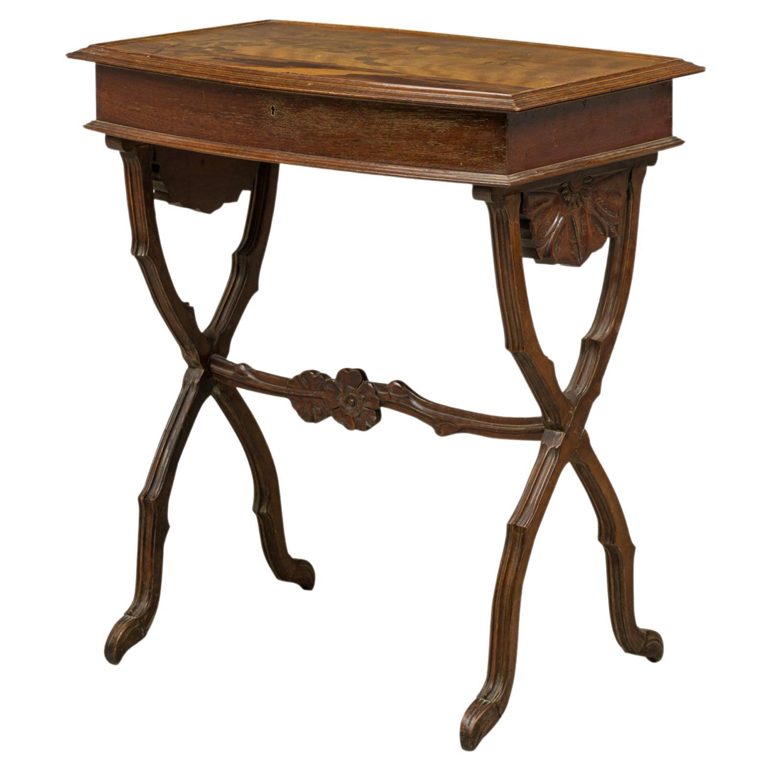 Table Art nouveau français à plateau relevable en marqueterie florale et bois incrusté d'Emile Galle