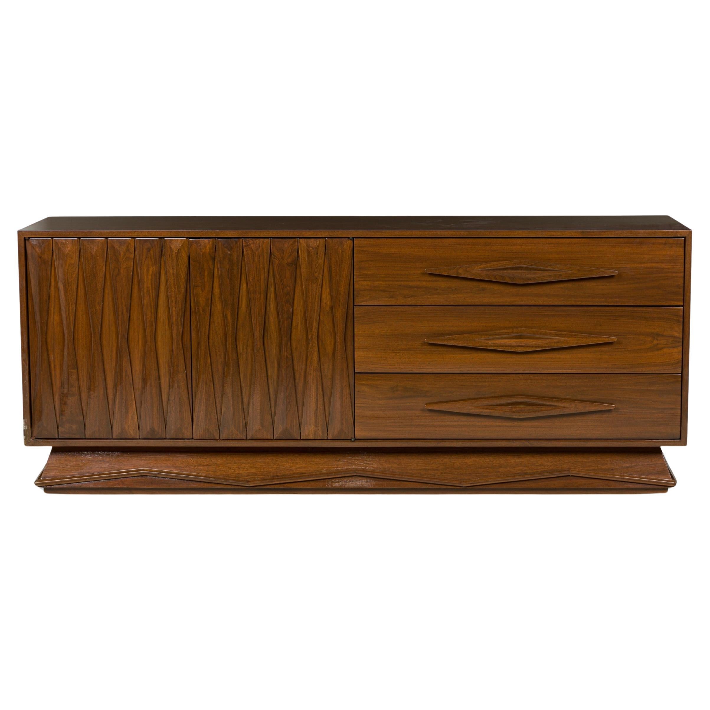 Italienischer moderner Nussbaumschrank / Kommode im Stil von Gio Ponti, Mitte des Jahrhunderts
