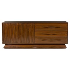 Mid-Century Italian Modern Walnut Cabinet / Dresser, Style of Gio Ponti