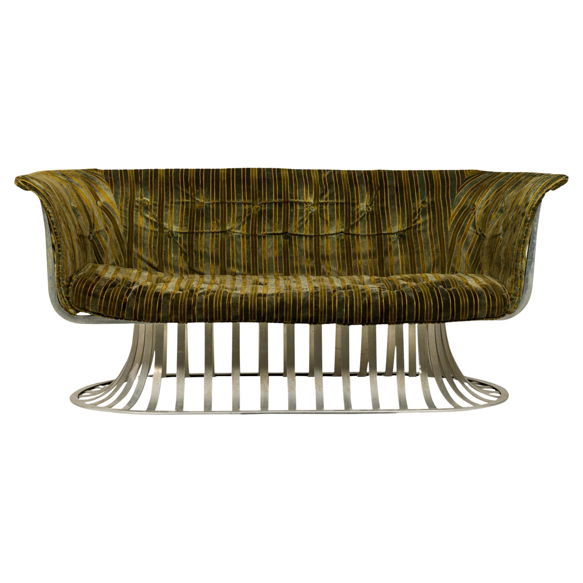 Sofá Herbert Saiger con listones de aluminio y tapizado de terciopelo, 1955 en venta