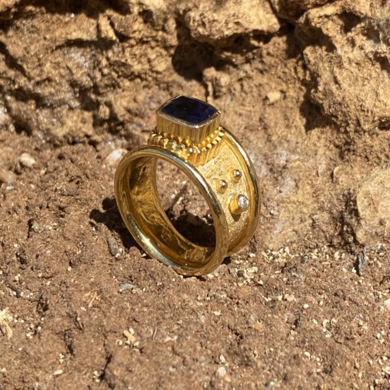 For Sale:  Egyptian Elixir Ring in 18k Gold with Blue Sapphire and Two Diamonds 3