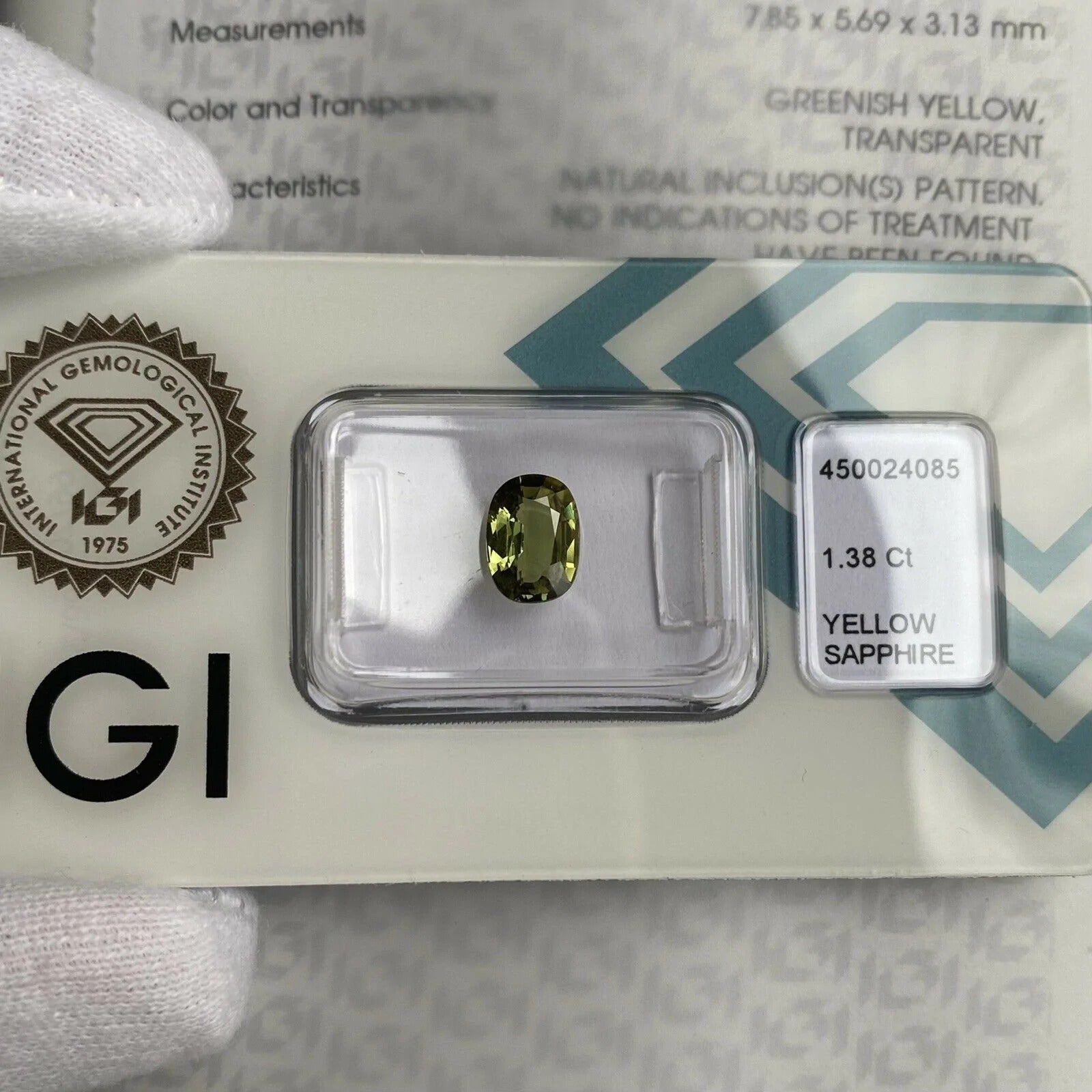 Vivid Green Yellow Sapphire 1.38ct Untreated Rare IGI Certified Oval Cut Blister For Sale