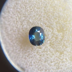 Fine pierre précieuse non sertie, saphir d'Australie bleu royal profond taille ovale 0,77 carat, rare