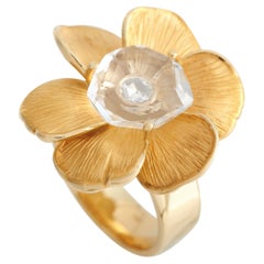 Carrera y Carrera Gardenia-Ring aus 18 Karat Gelbgold mit Diamanten und Quarz
